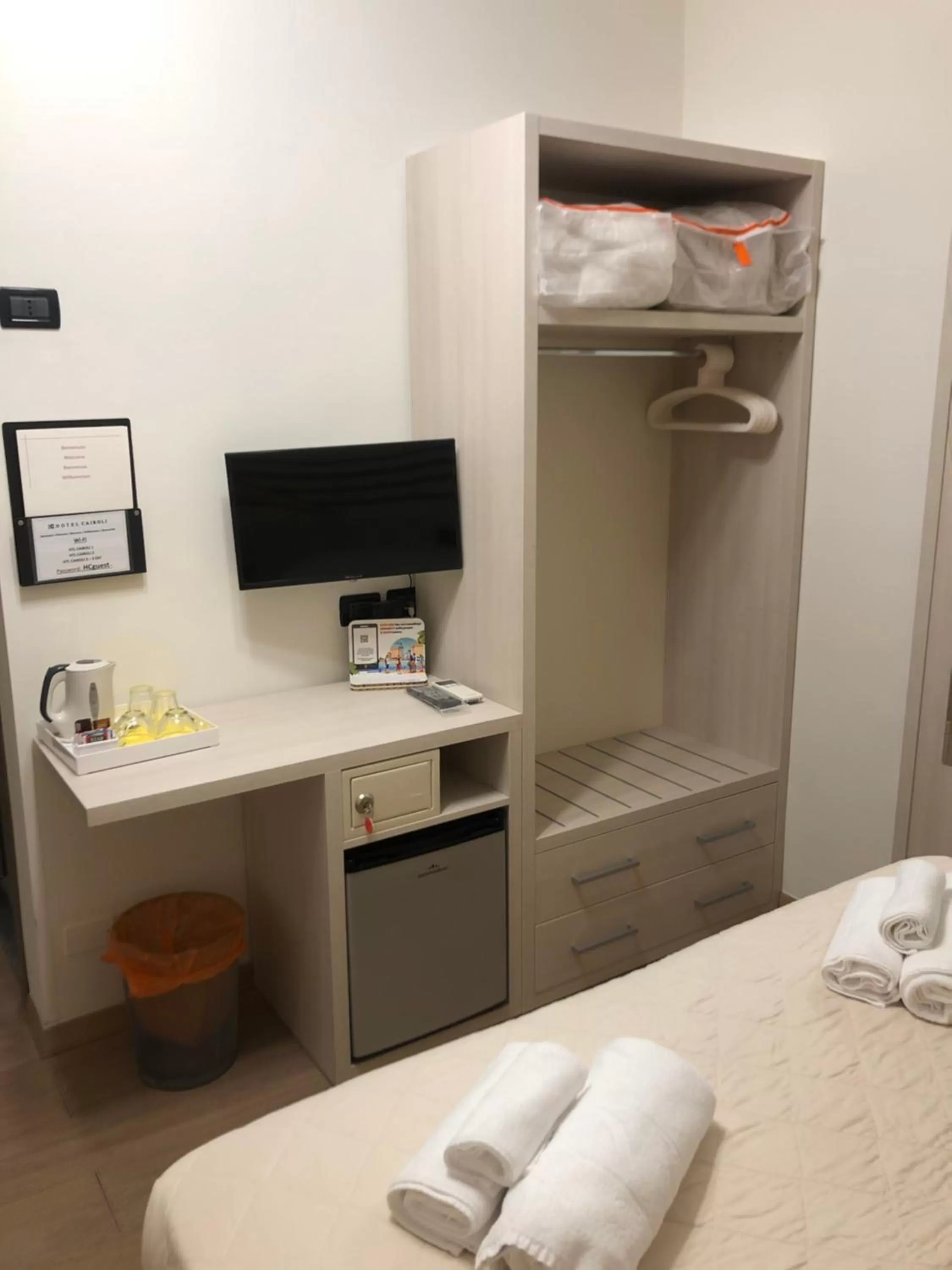 Bed in Hotel Cairoli