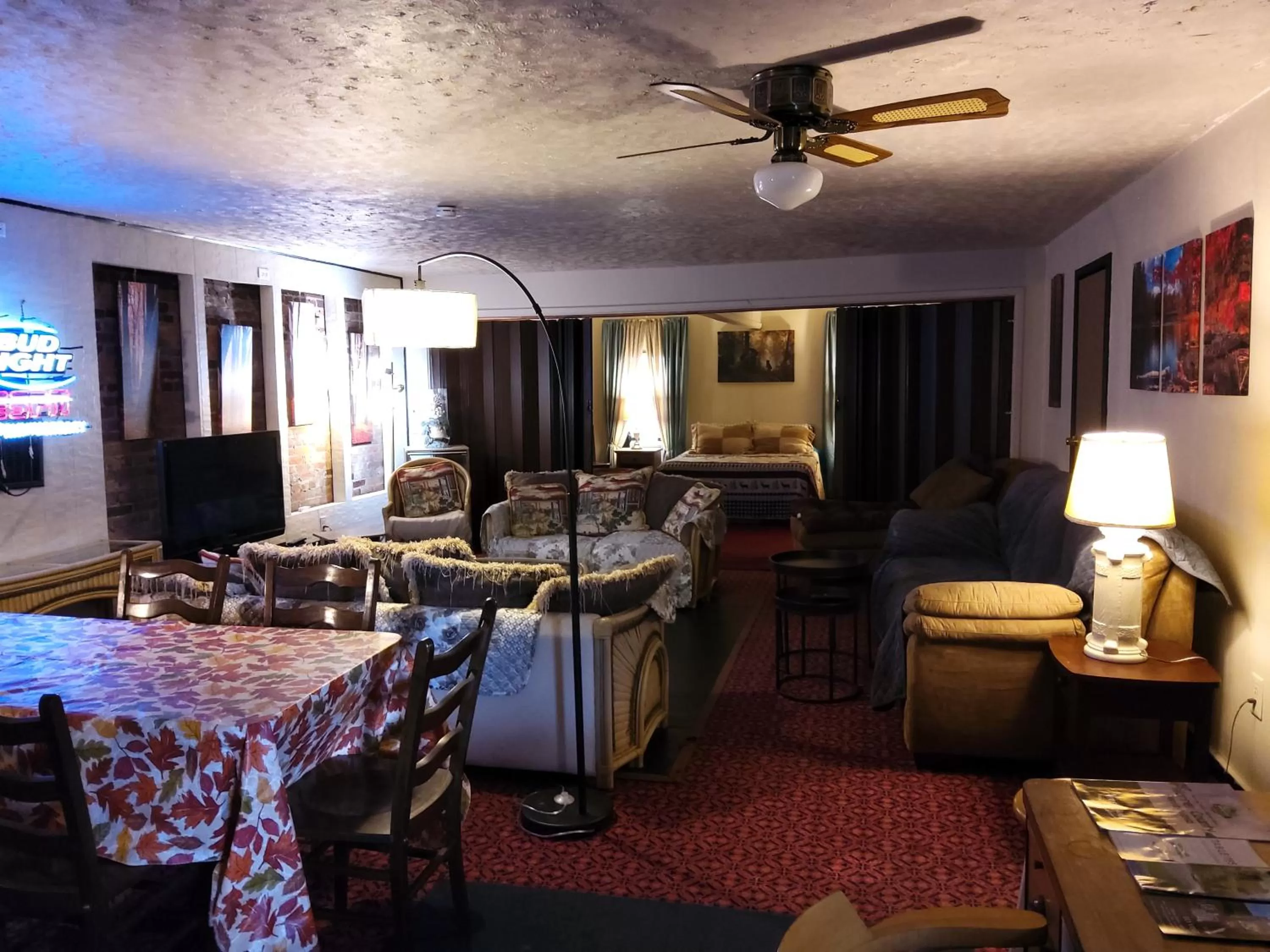 Living room in Rest Stop 6 Inn