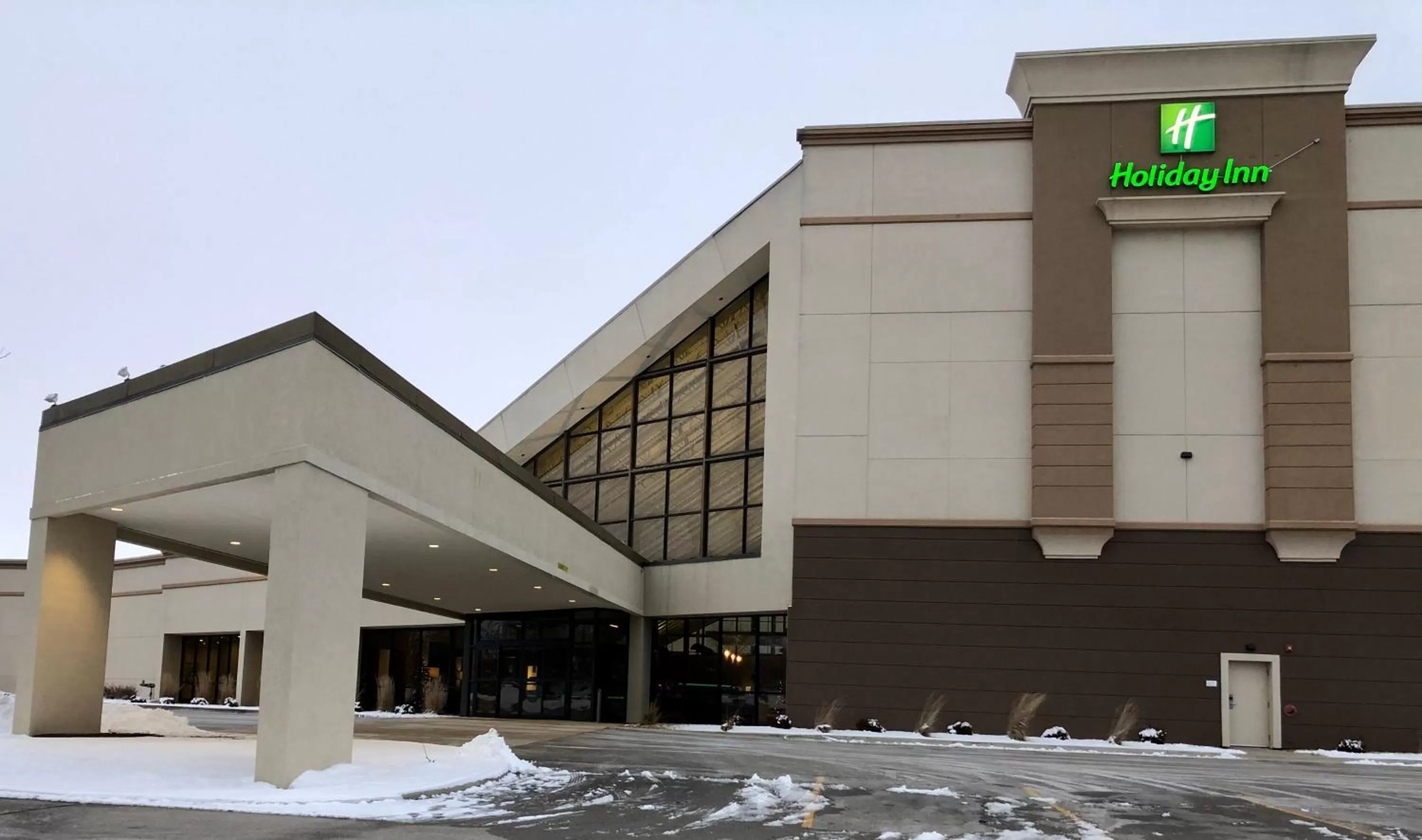 Property building in Holiday Inn - Bloomington - Normal by IHG