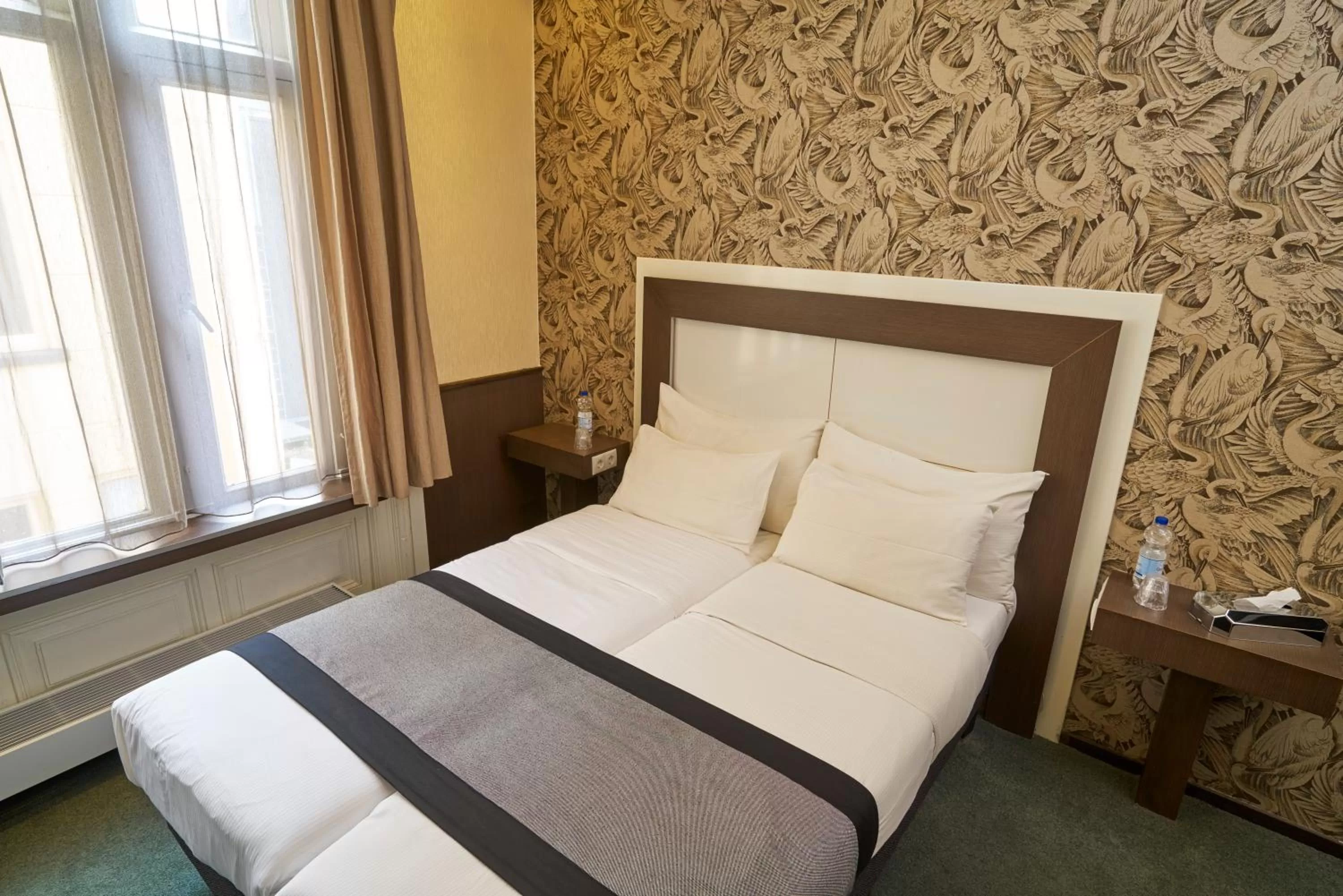 Bedroom, Bed in Hotel The Bird