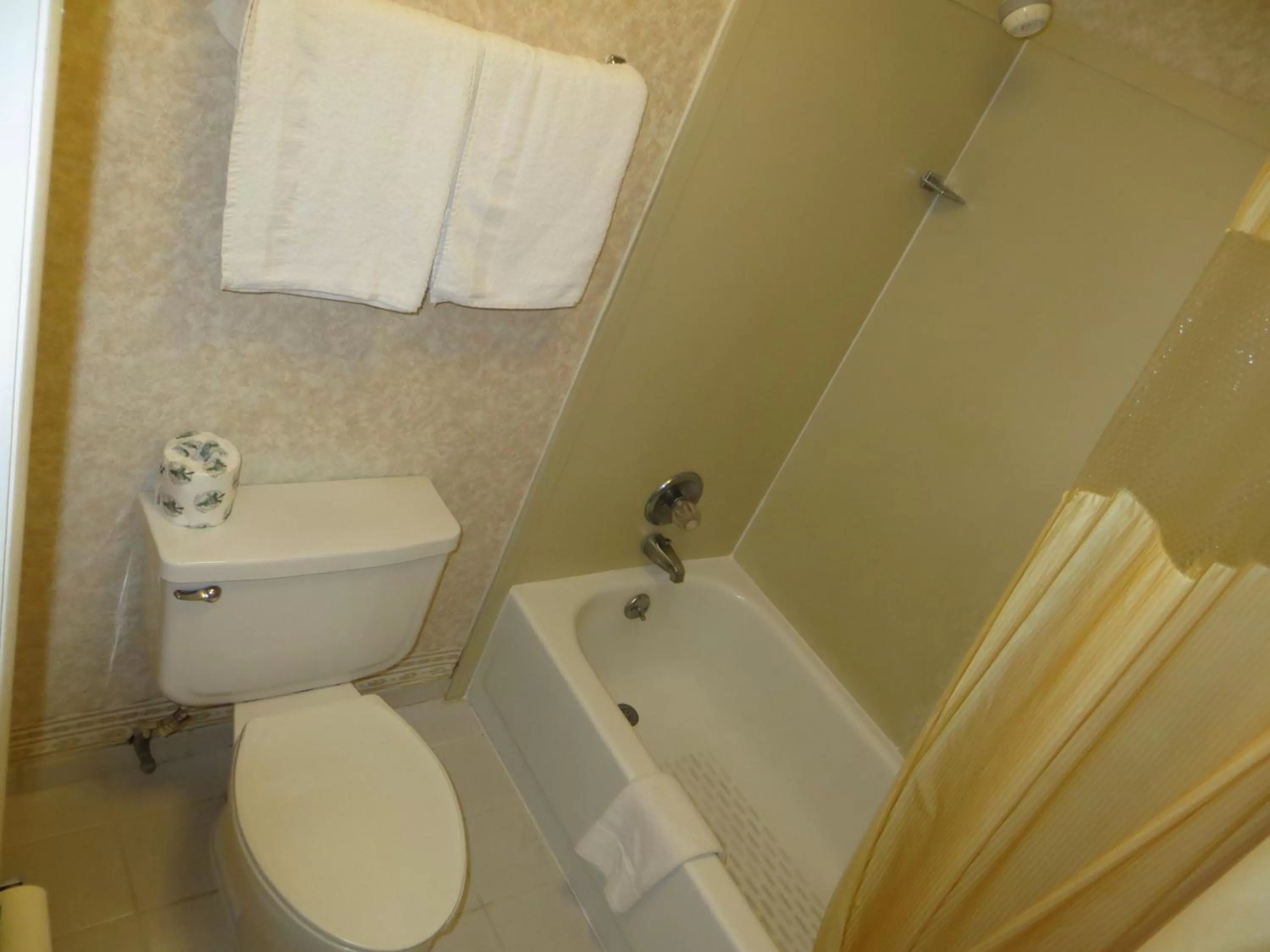 Bathroom in Days Inn by Wyndham Andalusia