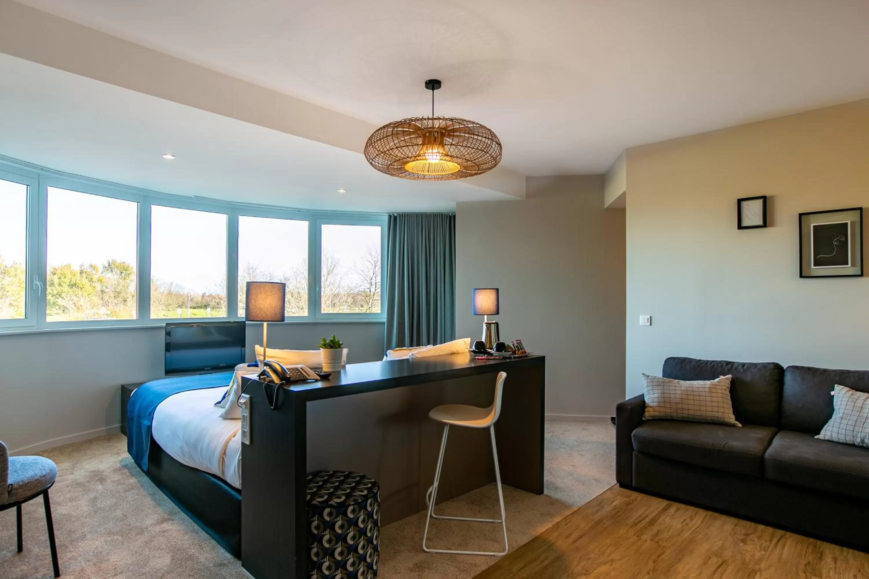 Shower, Bed in Hotel Restaurant Saint James, Montaigu-Vendée The Originals Boutique