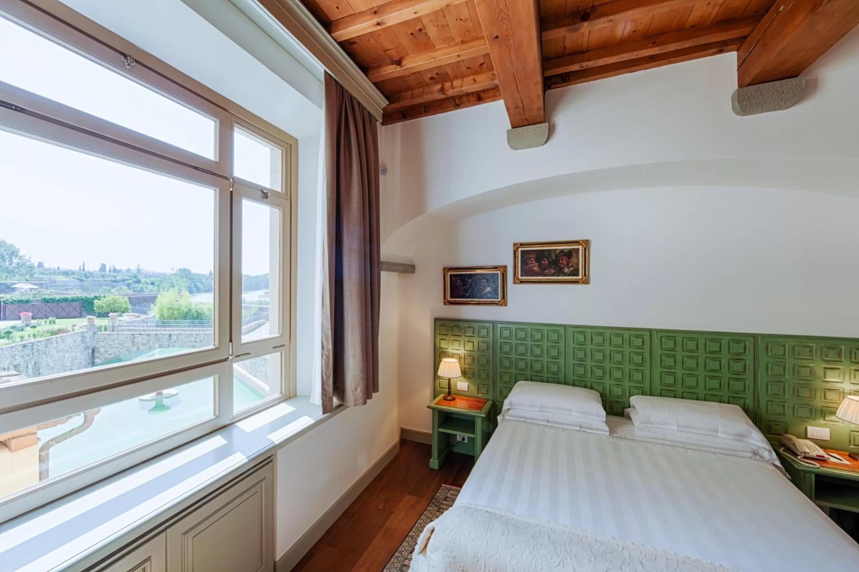 Photo of the whole room, Bed in Hotel Mulino di Firenze - WorldHotels Crafted