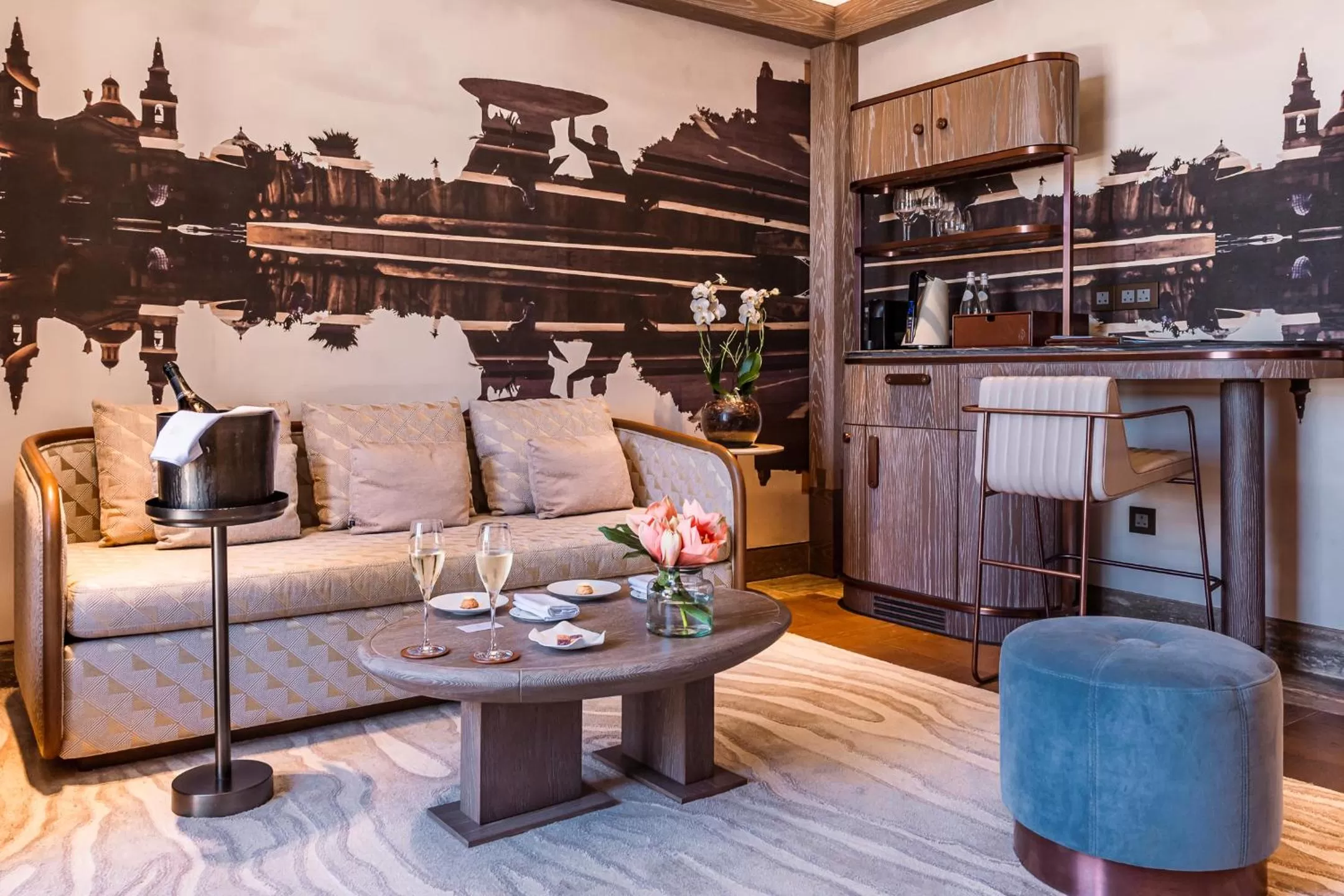 Seating area in Iniala Harbour House