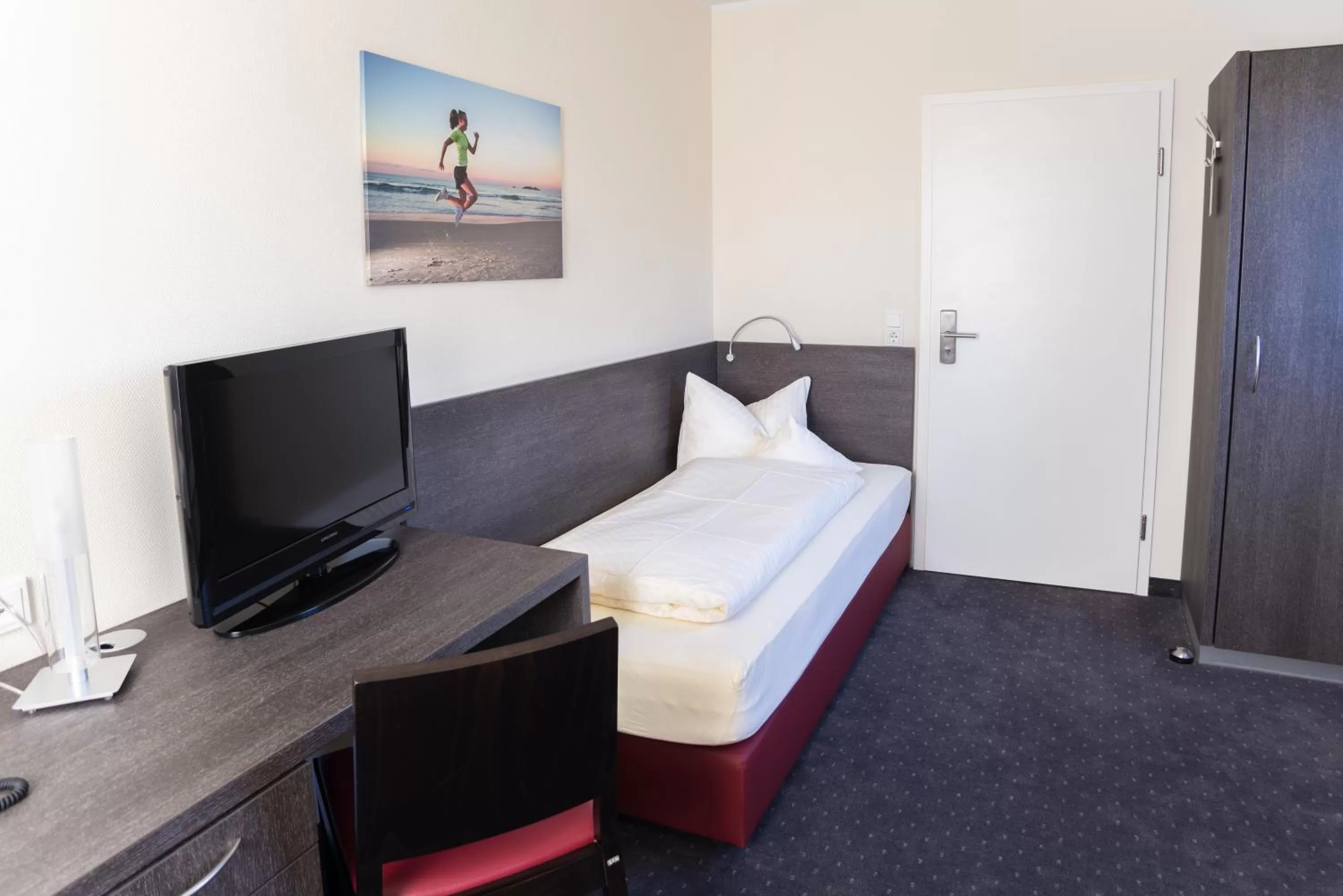 Photo of the whole room, Bed in Hotel Bloemfontein