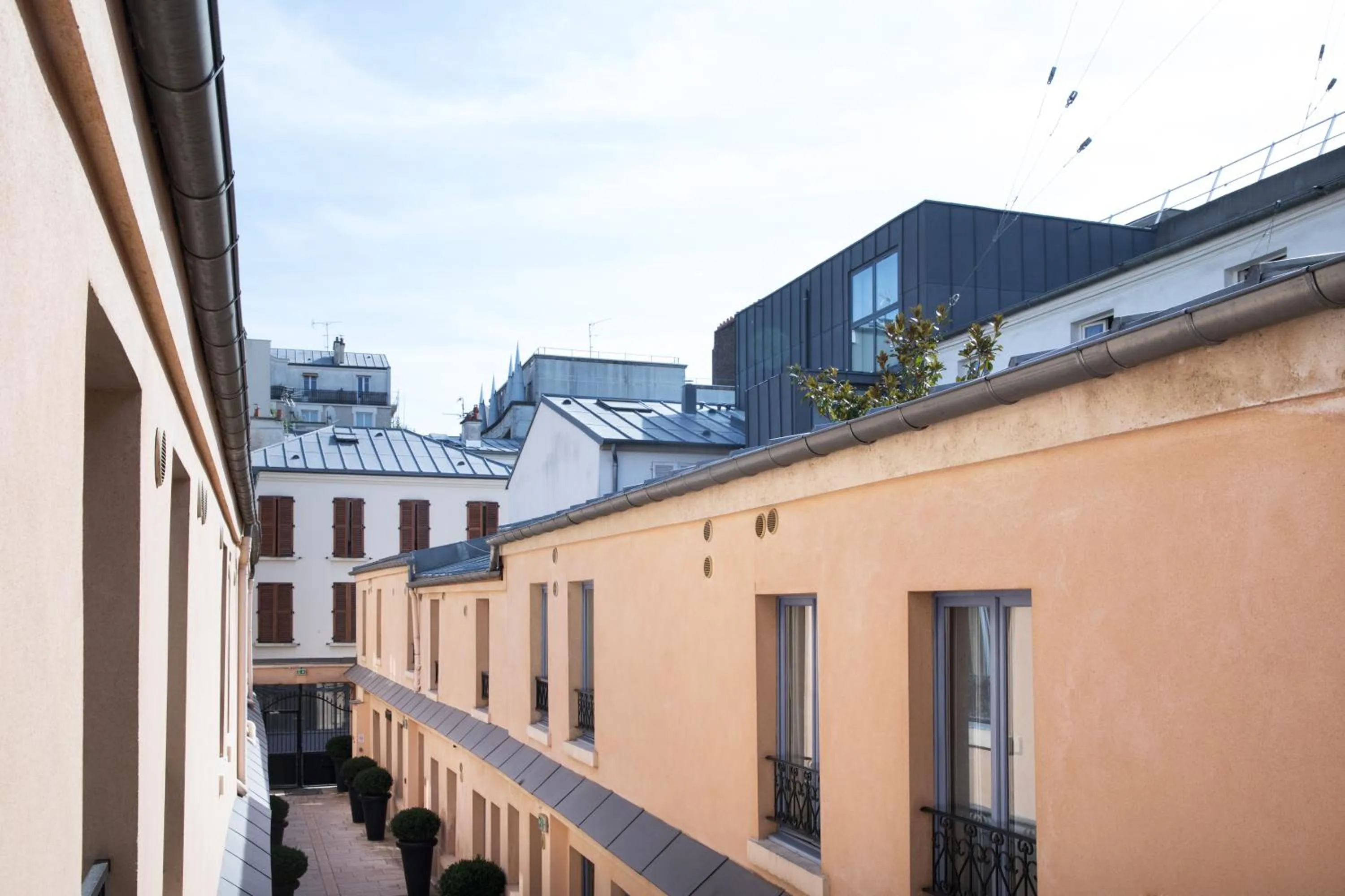 Property building in Hotel De L'Horloge