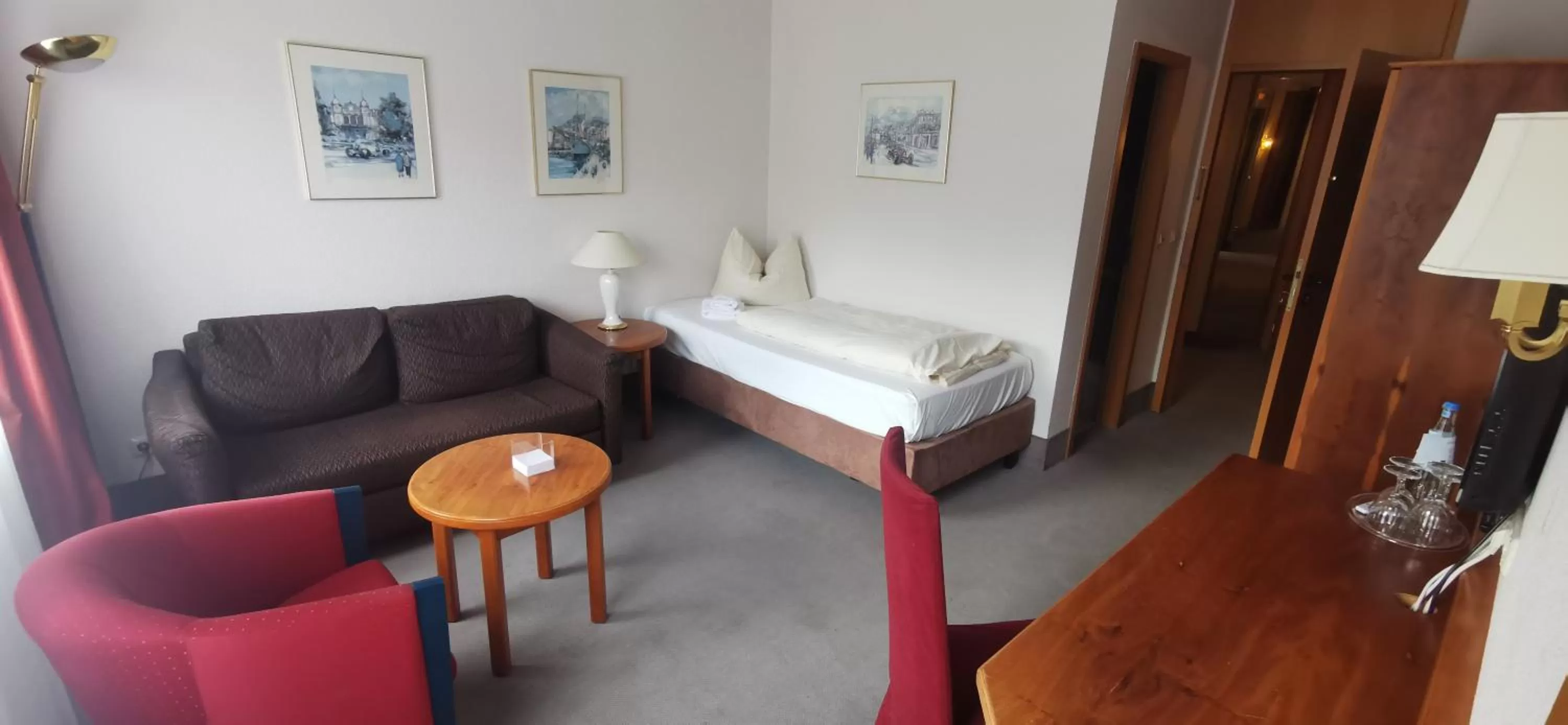 Photo of the whole room, Bed in Heidehotel Soltauer Hof