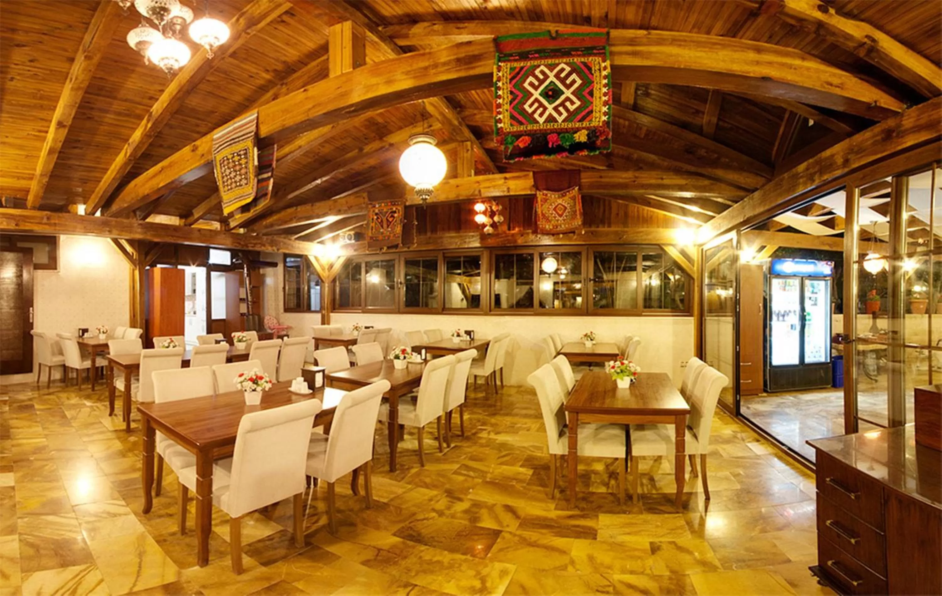 Restaurant/places to eat in Venus Hotel