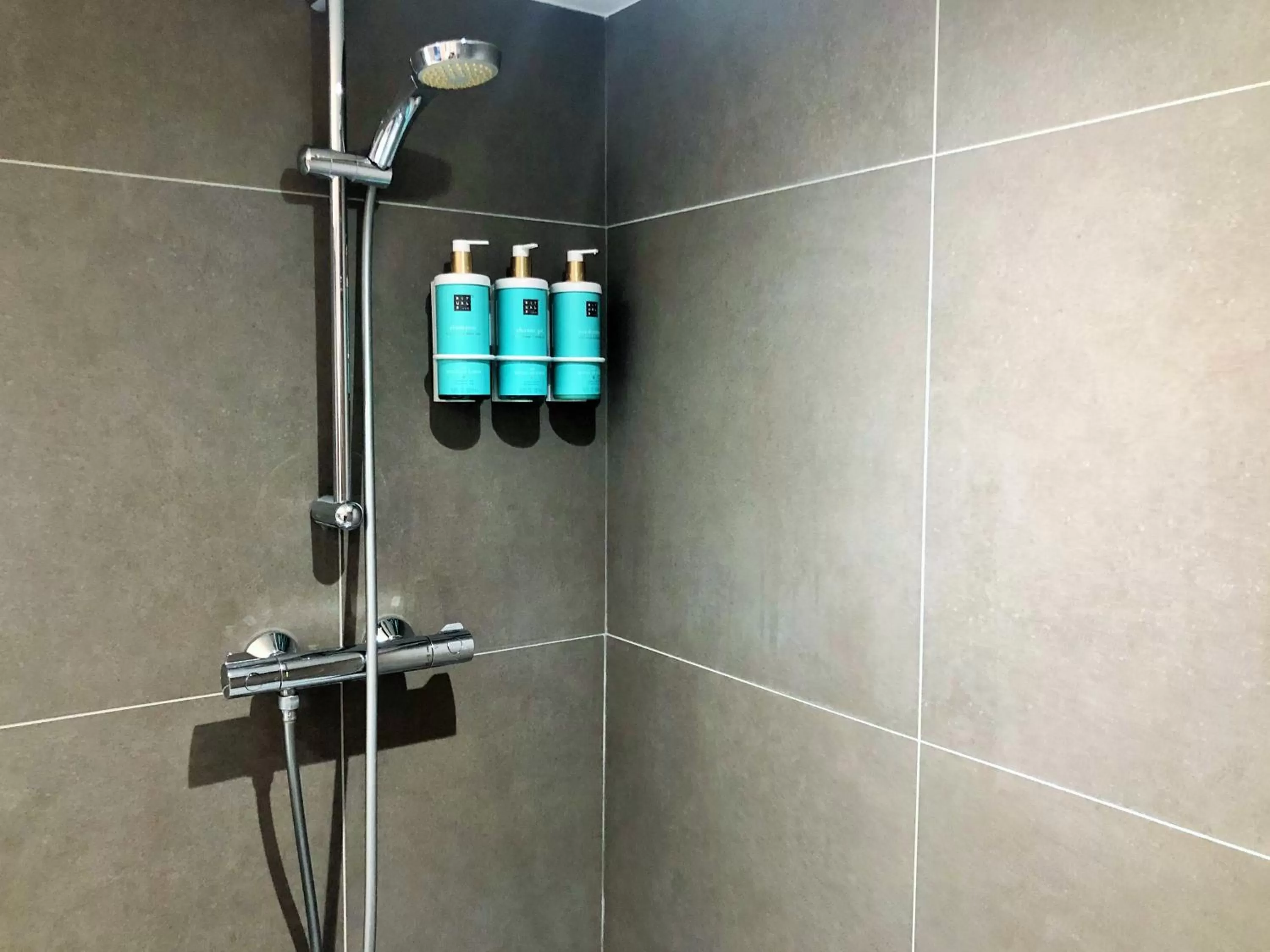 Shower in Novotel Suites Montpellier Antigone