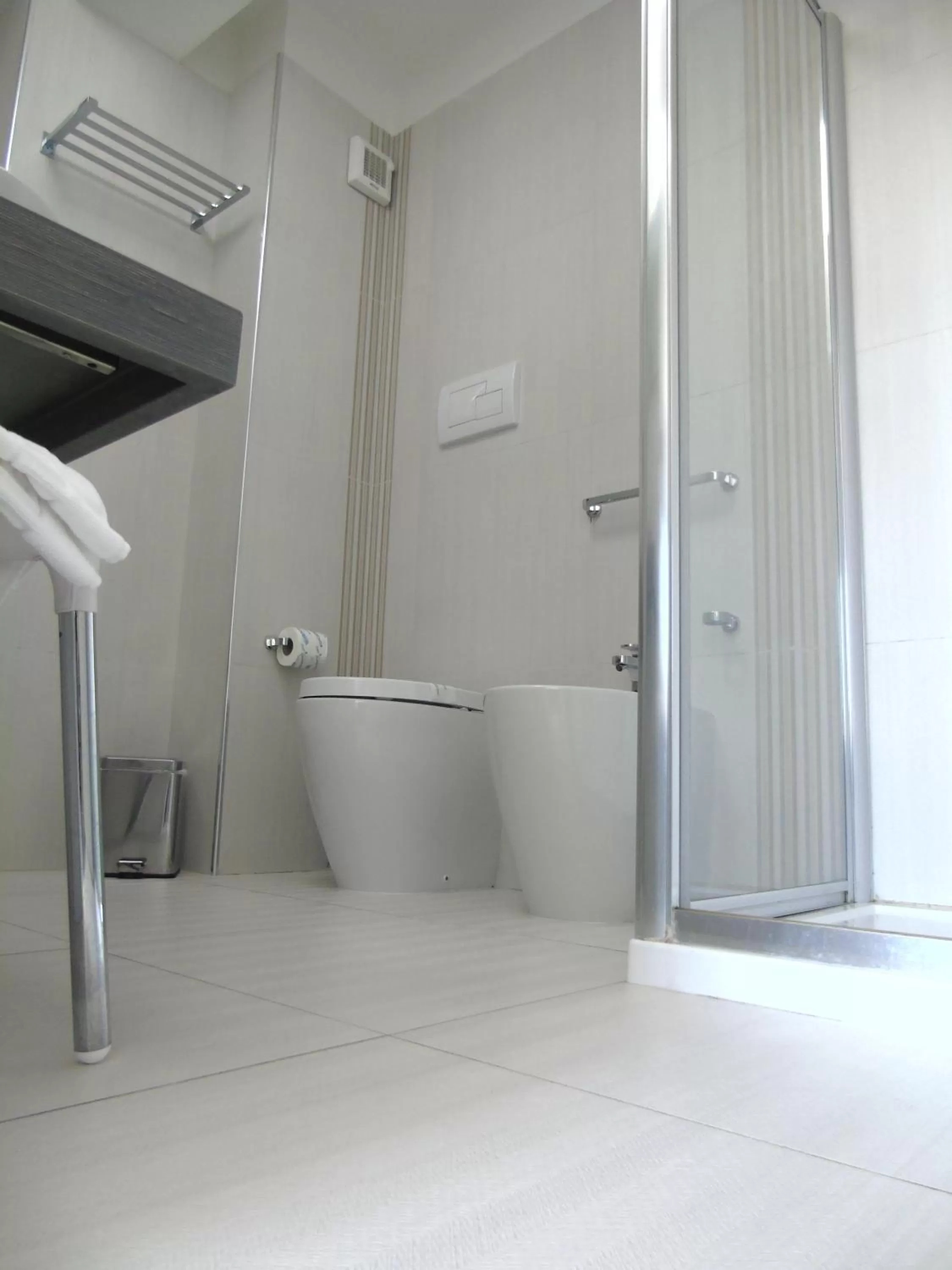 Shower in Areté Luxury Room