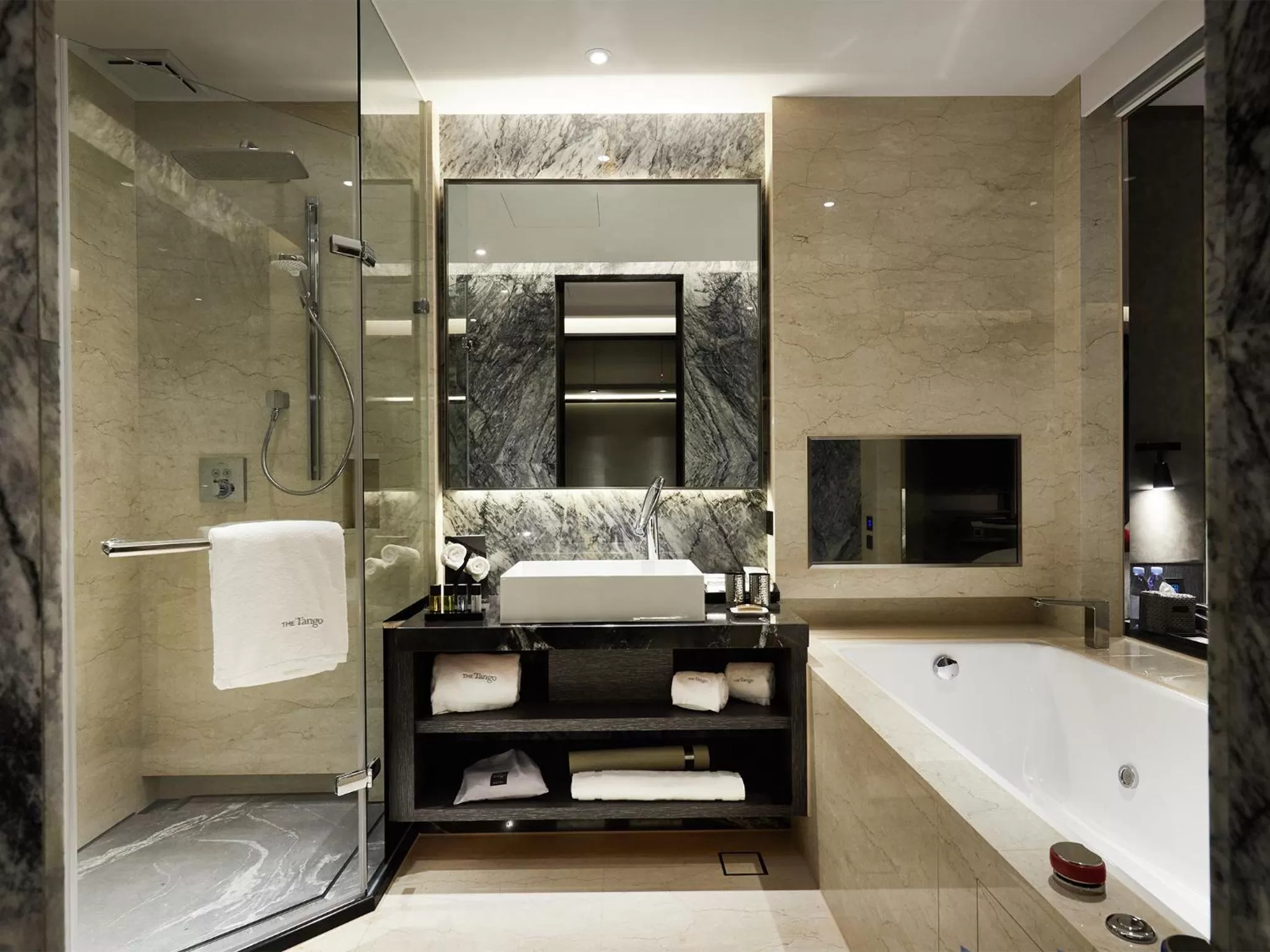 Shower in The Tango Hotel Taipei Jiantan