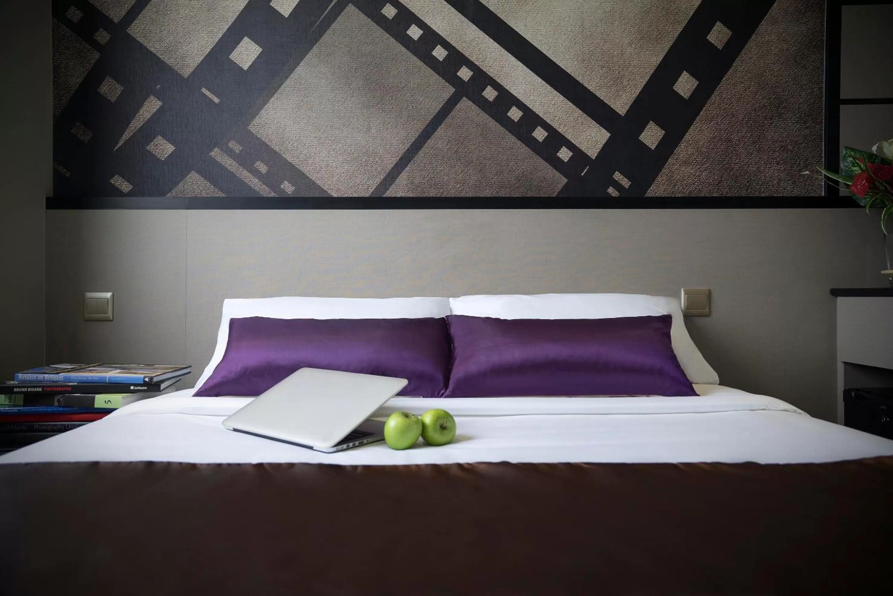 Photo of the whole room, Bed in Hotel 81 Premier Hollywood