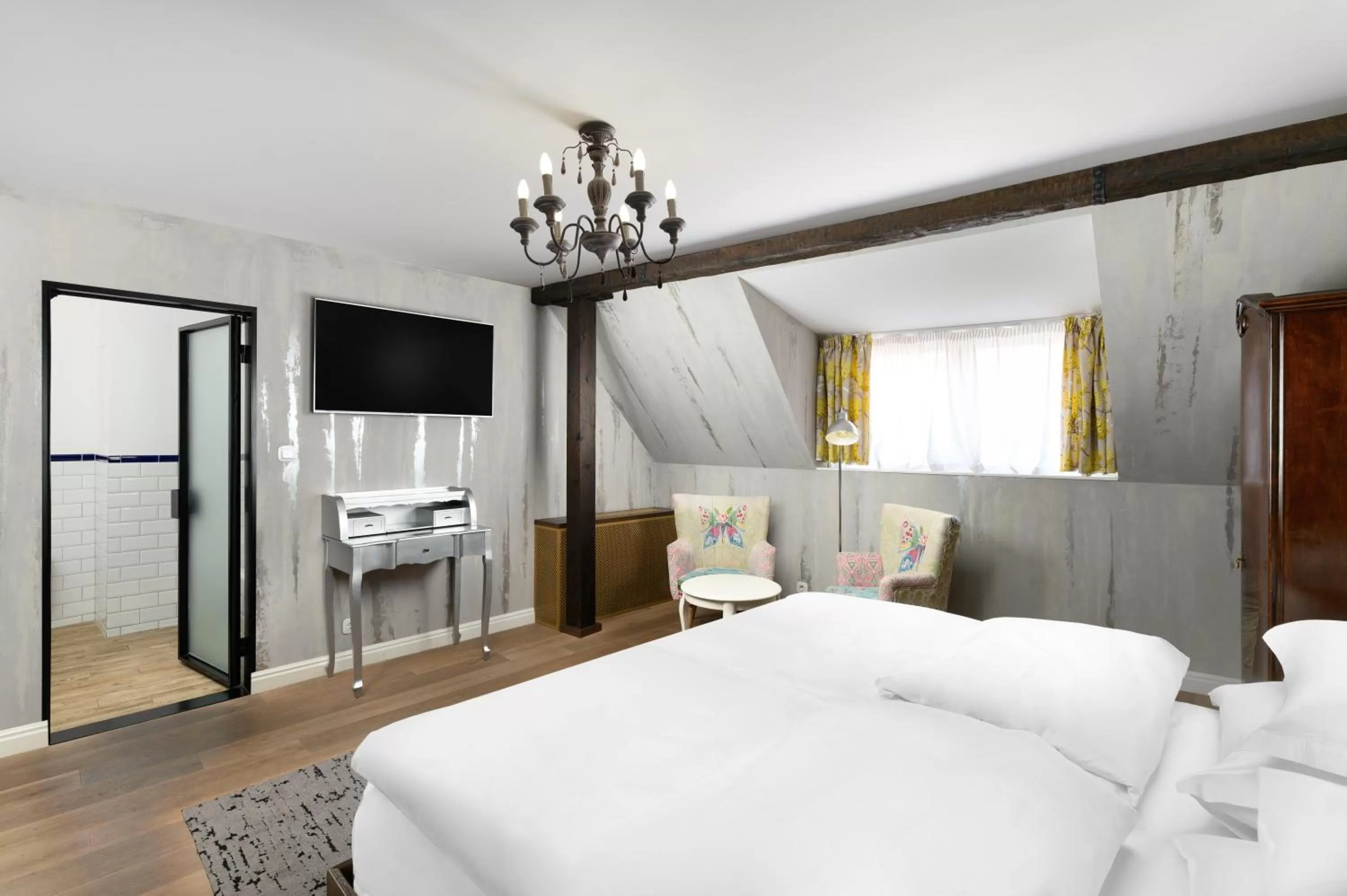 Photo of the whole room, Bed in Maison Bistro & Hotel