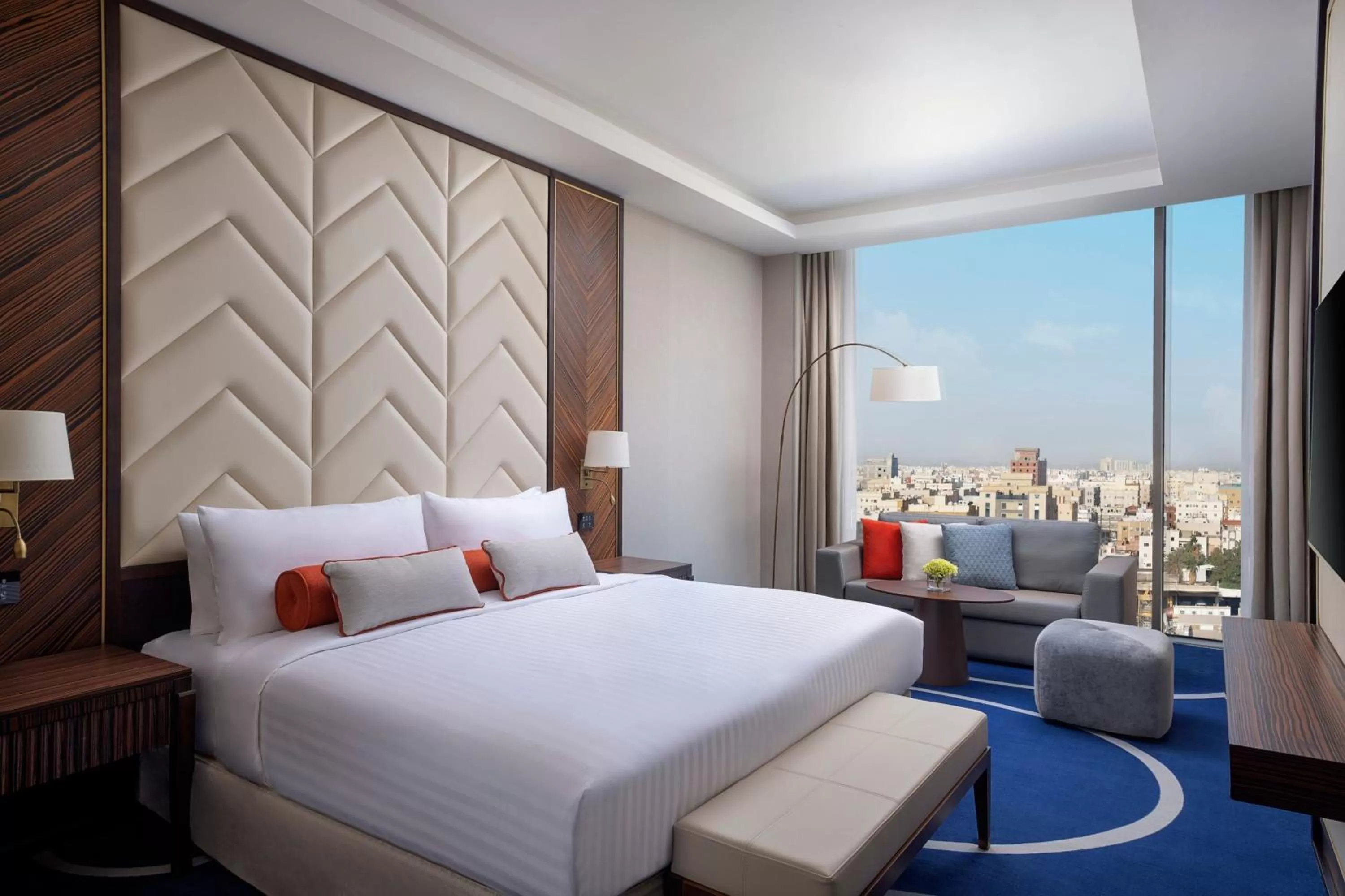 Photo of the whole room, Bed in Jeddah Marriott Hotel Madinah Road