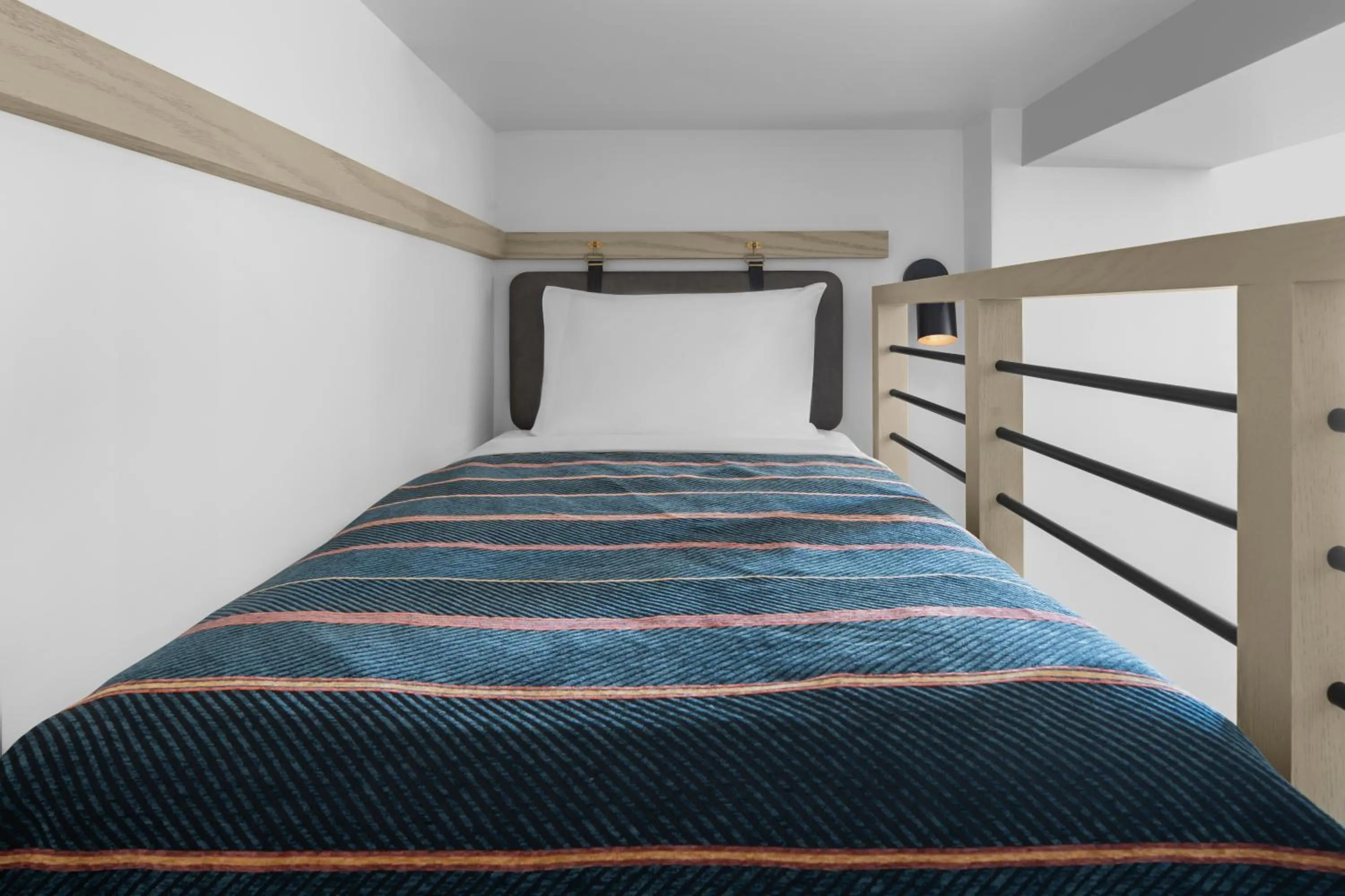 bunk bed, Bed in Moxy Houston Downtown