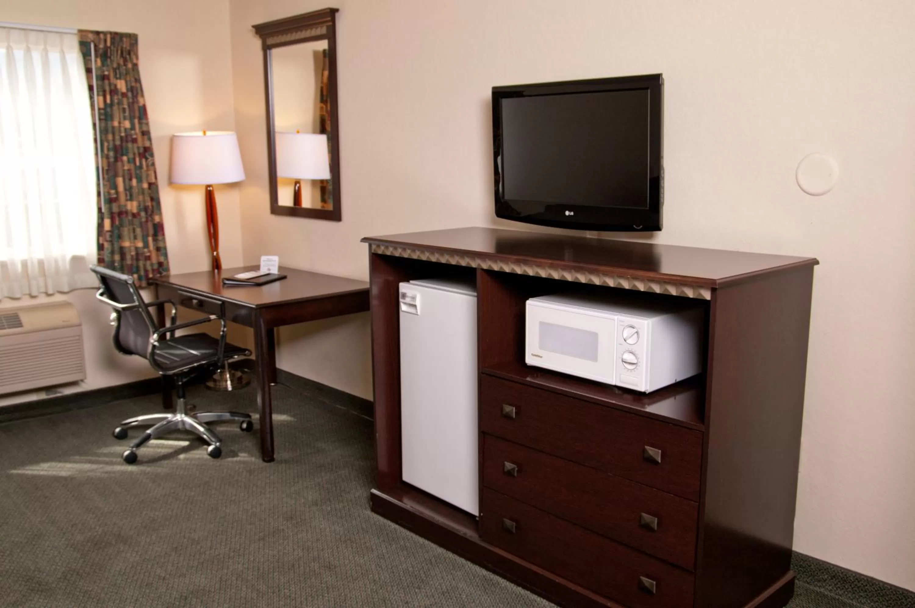 TV and multimedia in Best Western Plus Wenatchee Downtown Hotel