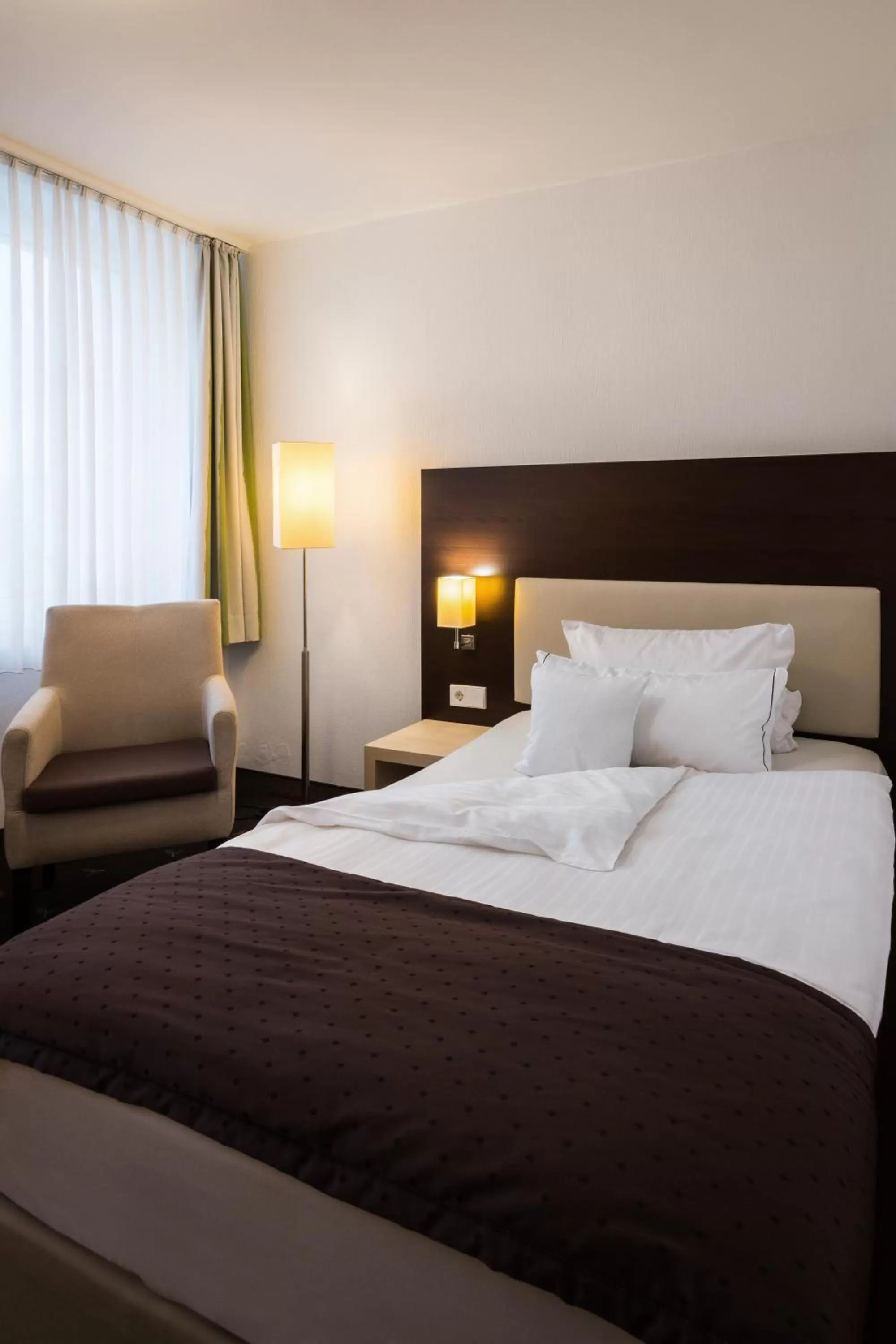 Photo of the whole room, Bed in Hotel Esplanade Dortmund