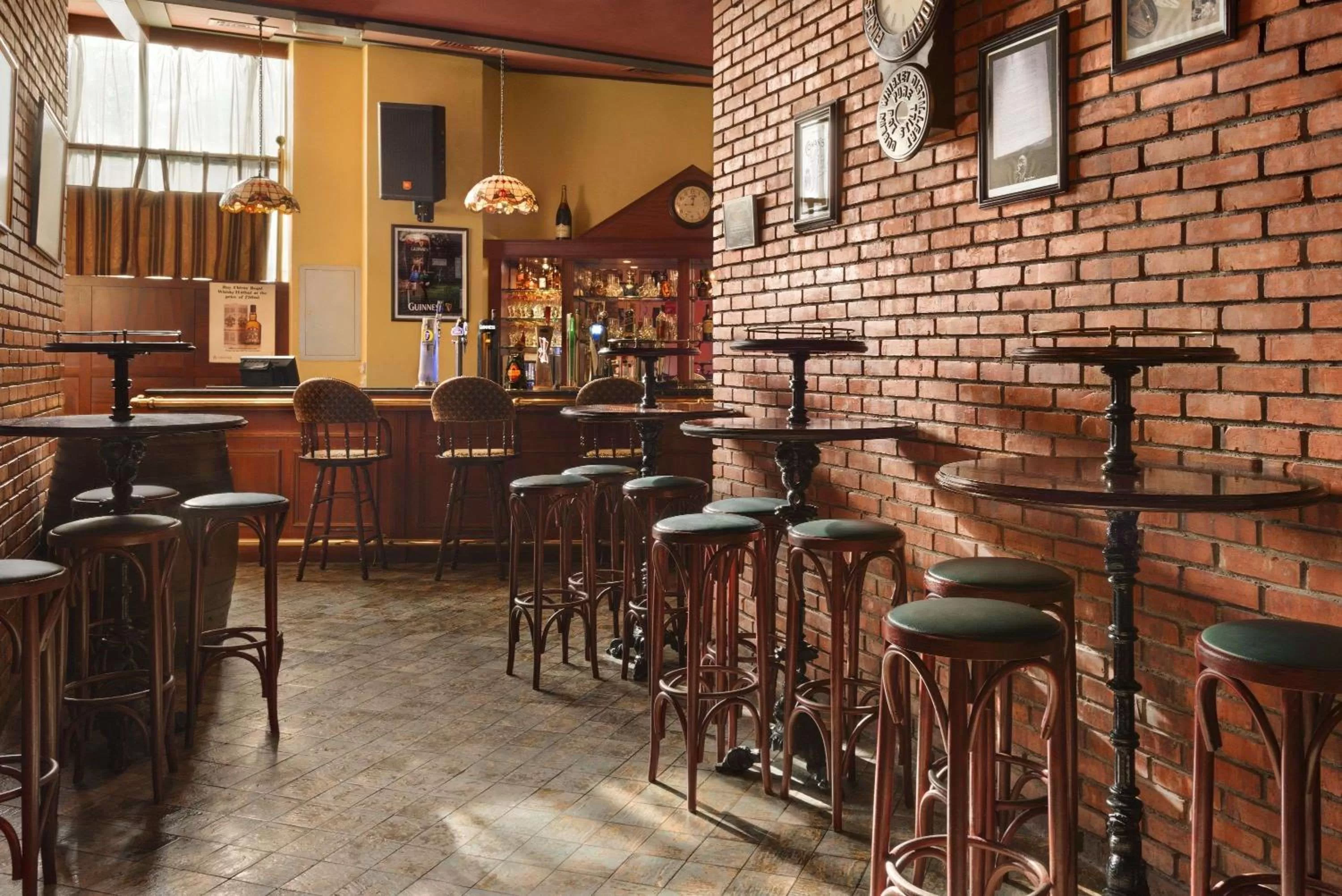 Lounge or bar in Howard Johnson by Wyndham Abu Dhabi Downtown