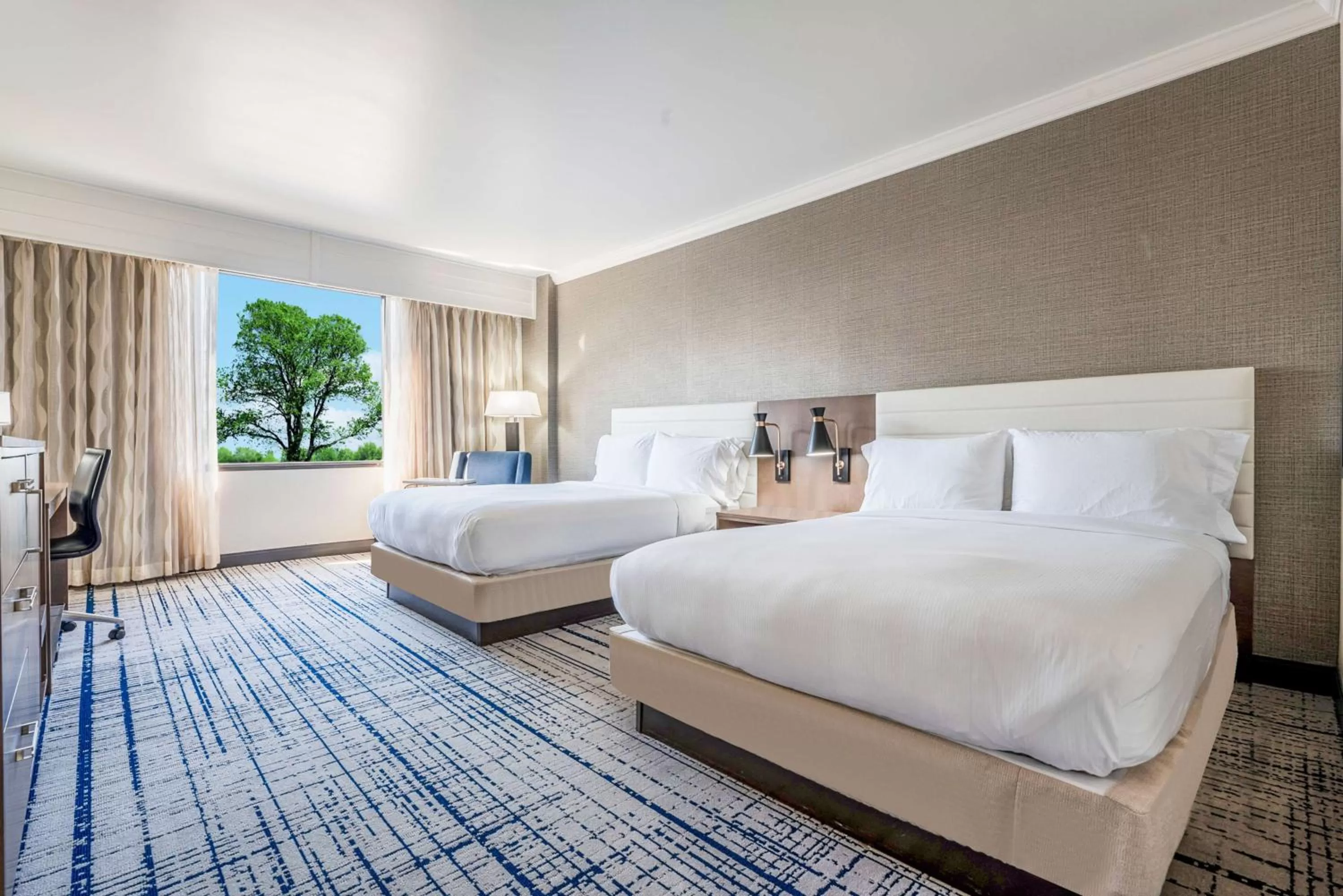 Bed in DoubleTree by Hilton South Charlotte Tyvola