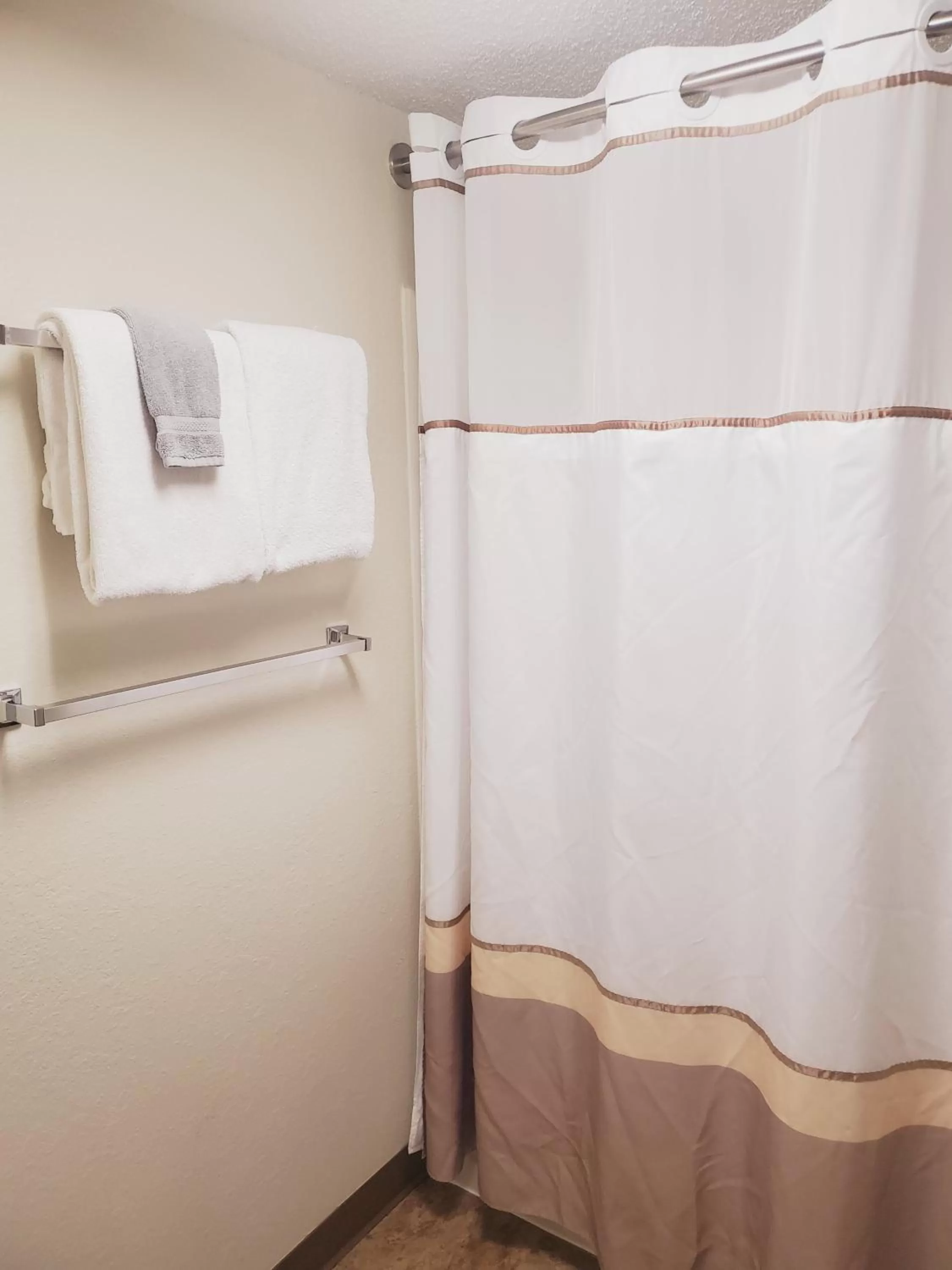 Shower in Blackstone Lodge and Suites