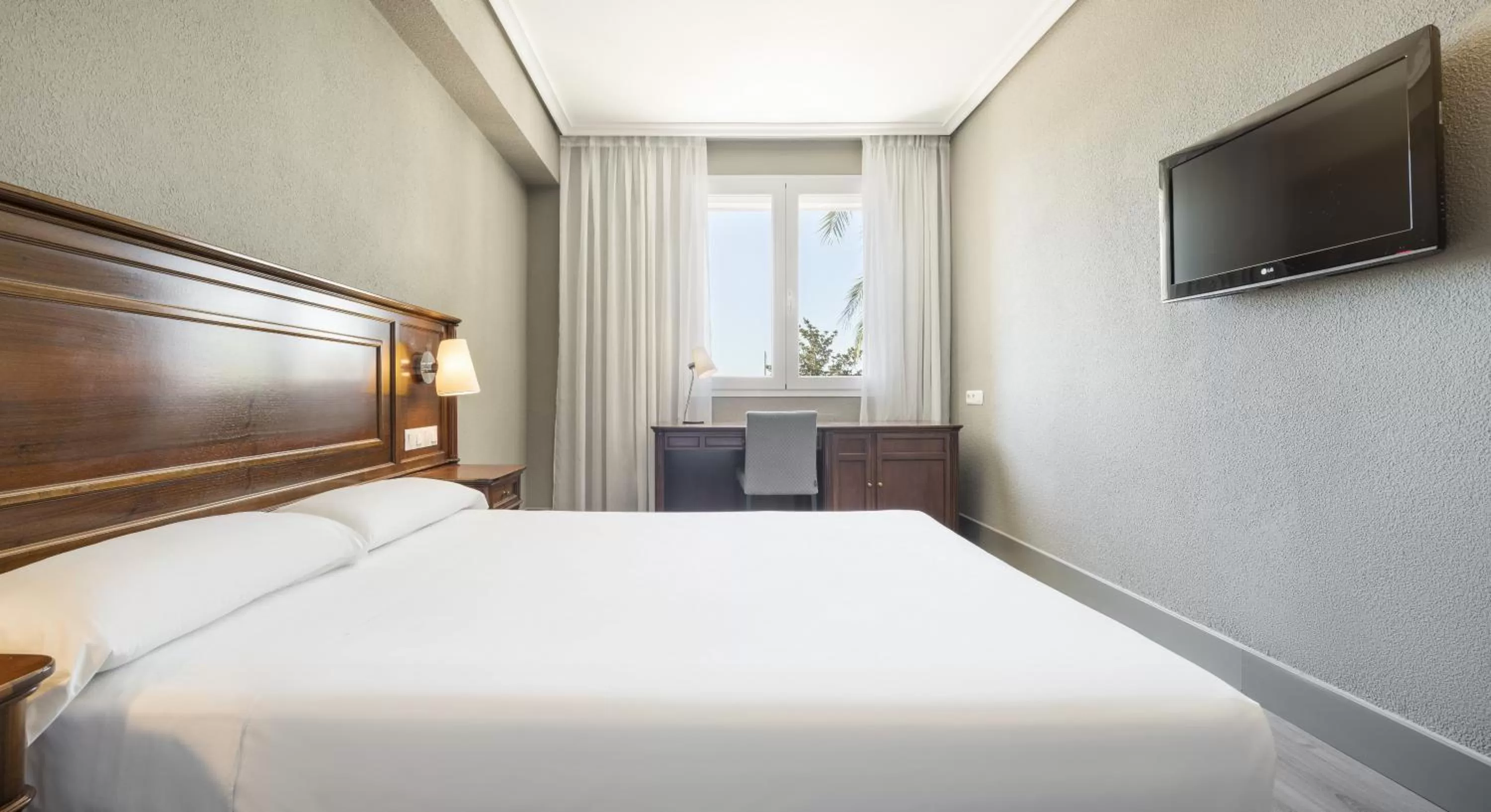 Double or Twin Room in Hotel Ilunion Las Lomas