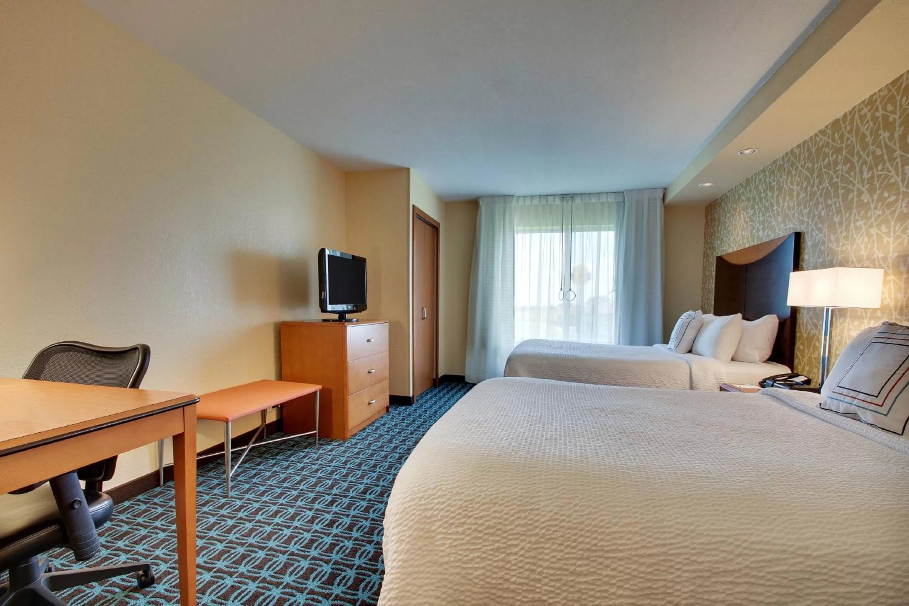 Photo of the whole room, Bed in Fairfield Inn & Suites by Marriott Ottawa Starved Rock Area