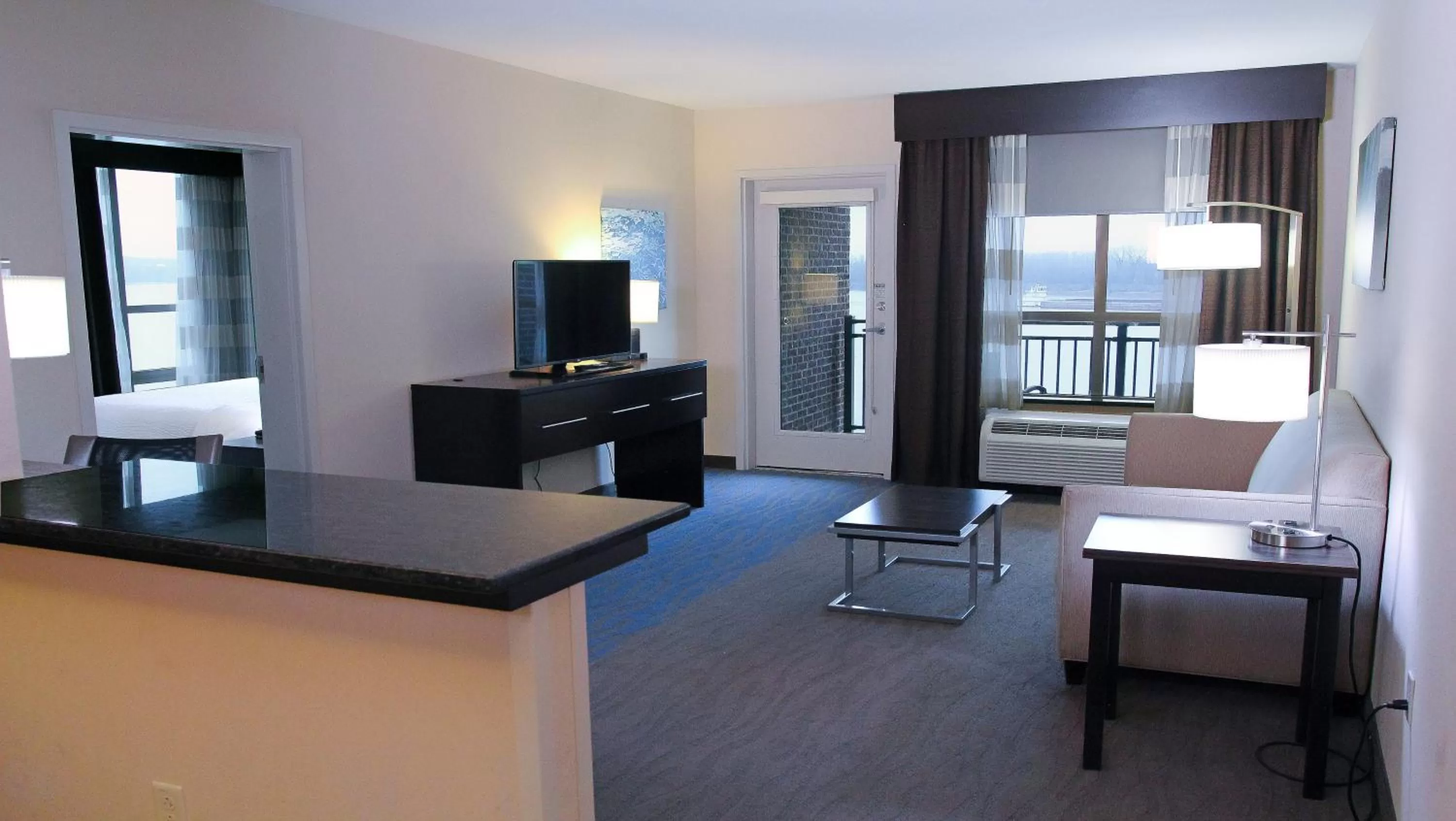 Photo of the whole room in Holiday Inn Owensboro Riverfront by IHG