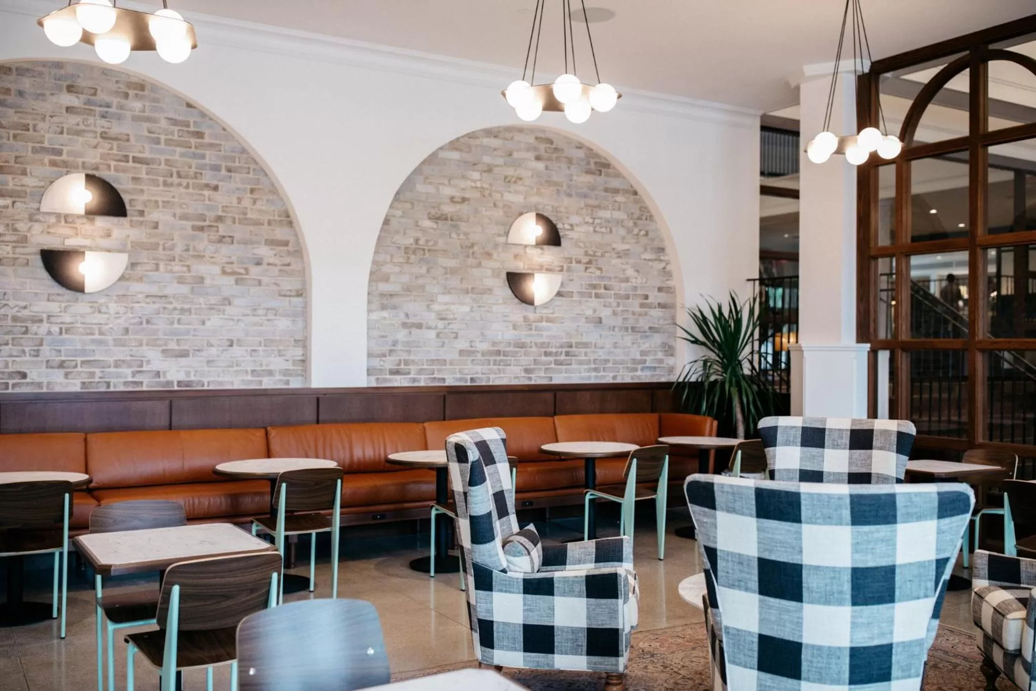 Restaurant/places to eat in Hotel Emeline