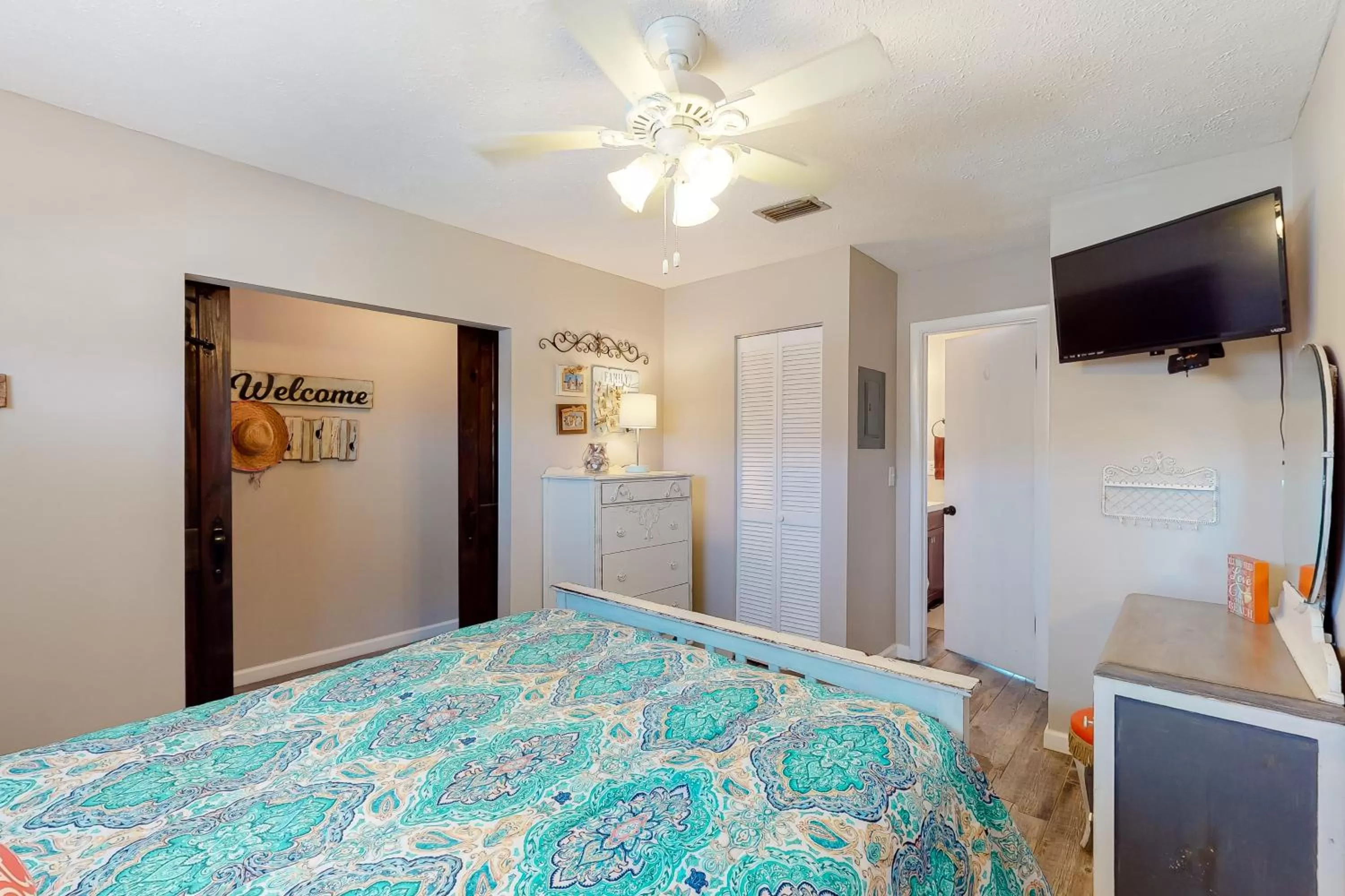 Bed in Polynesian Village - Unit 222