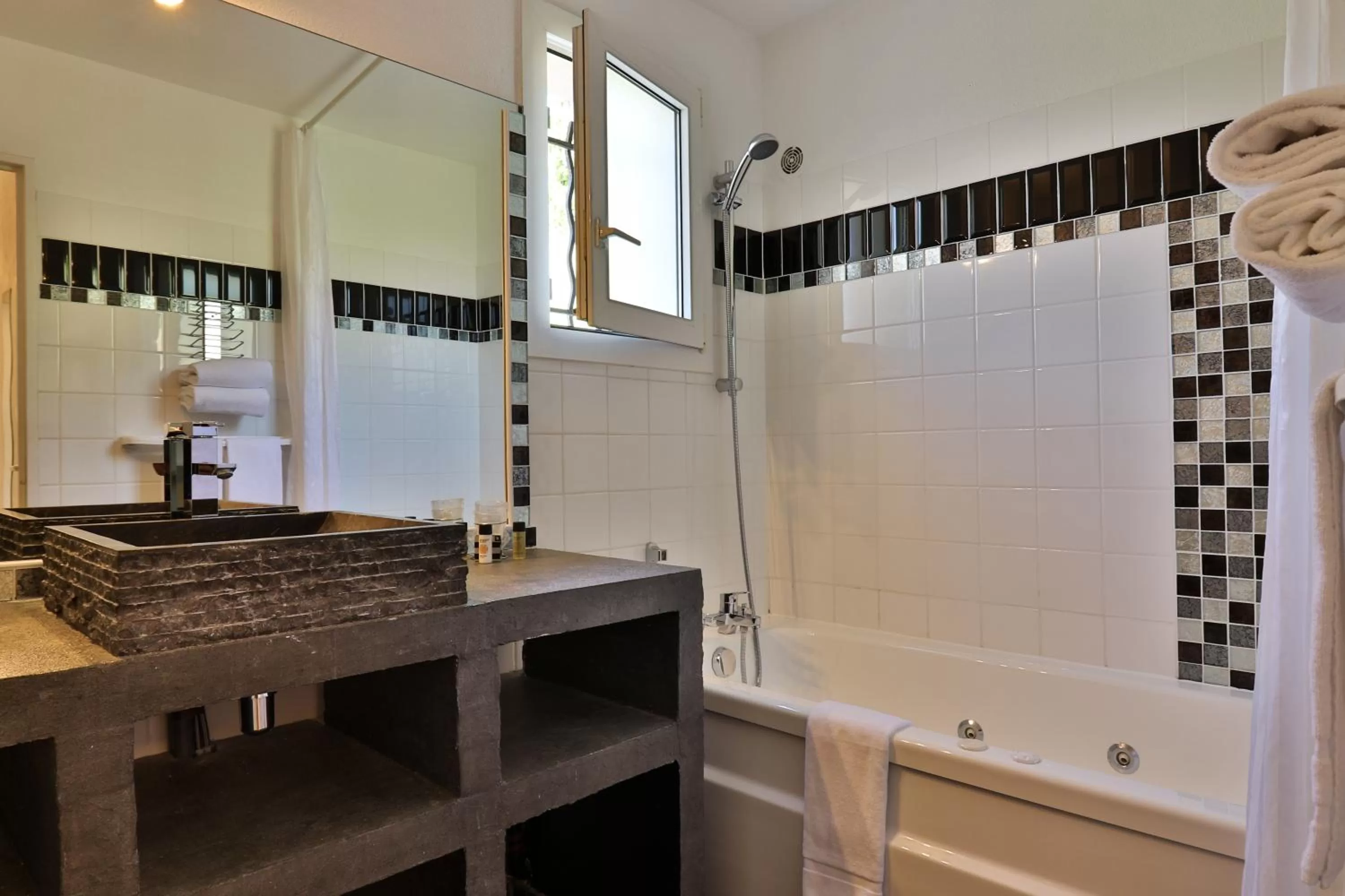 Bathroom in Les Bastides Saint Paul