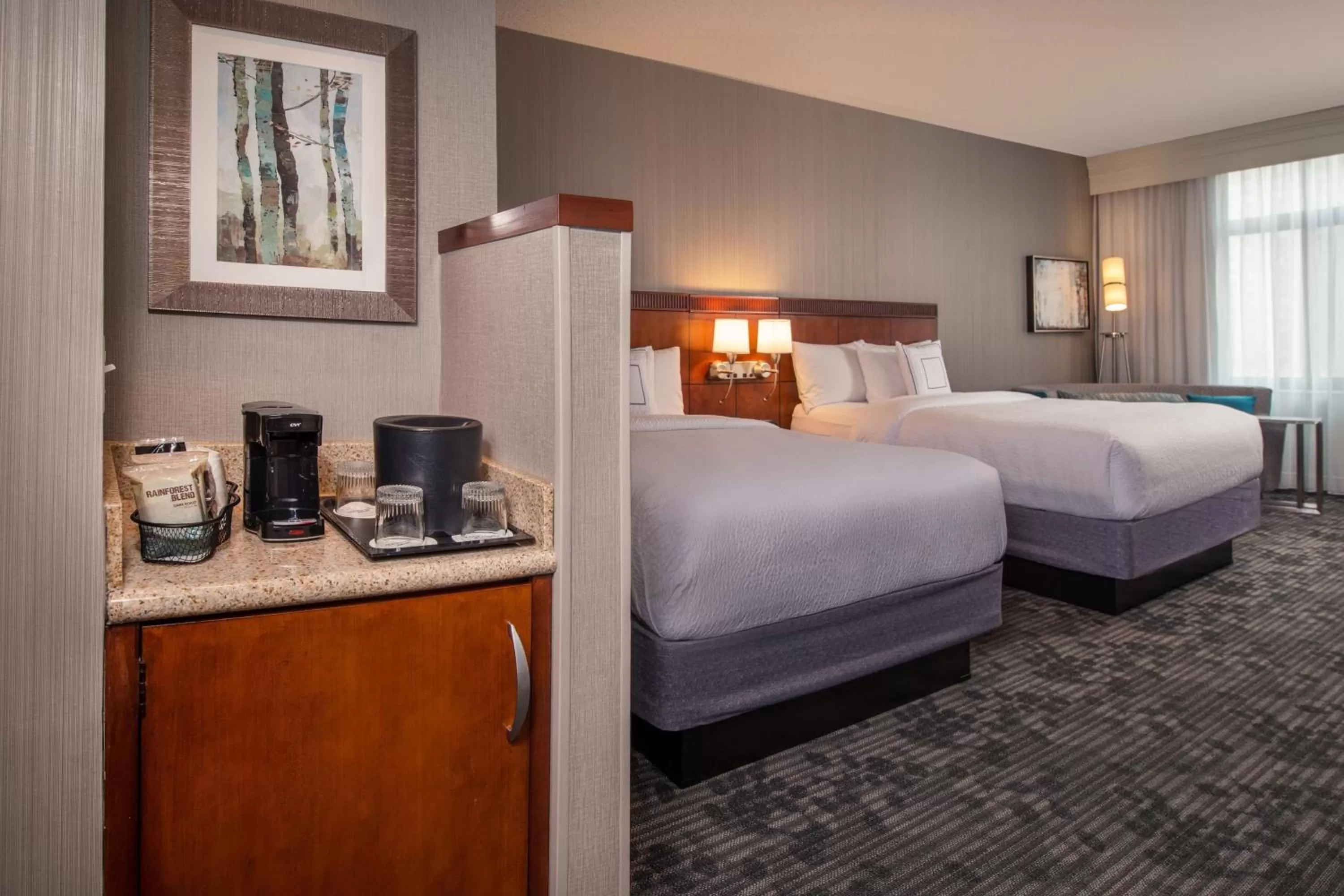 Photo of the whole room, Bed in Courtyard by Marriott Gaithersburg Washingtonian Center