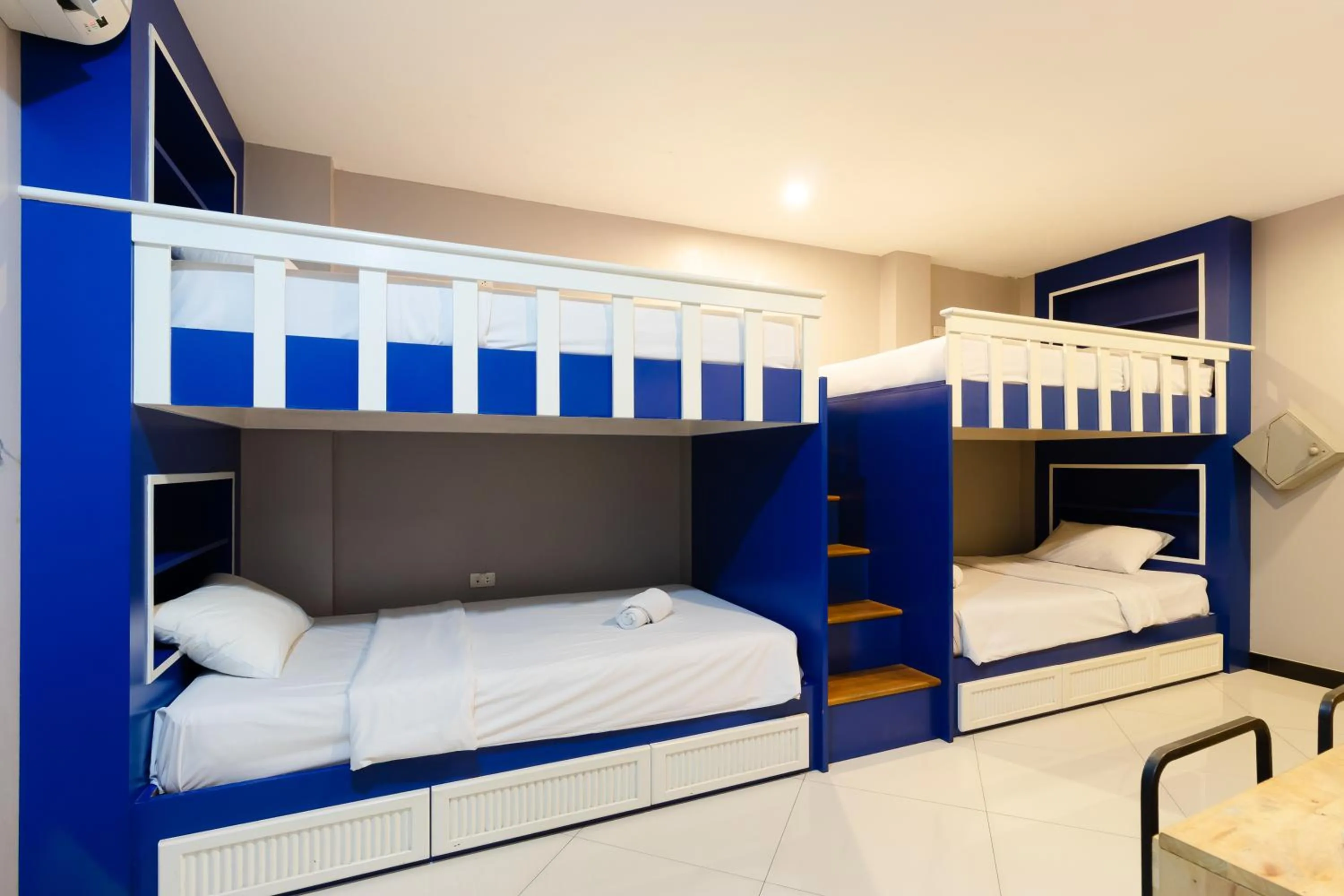 bunk bed, Bed in The Secret Service