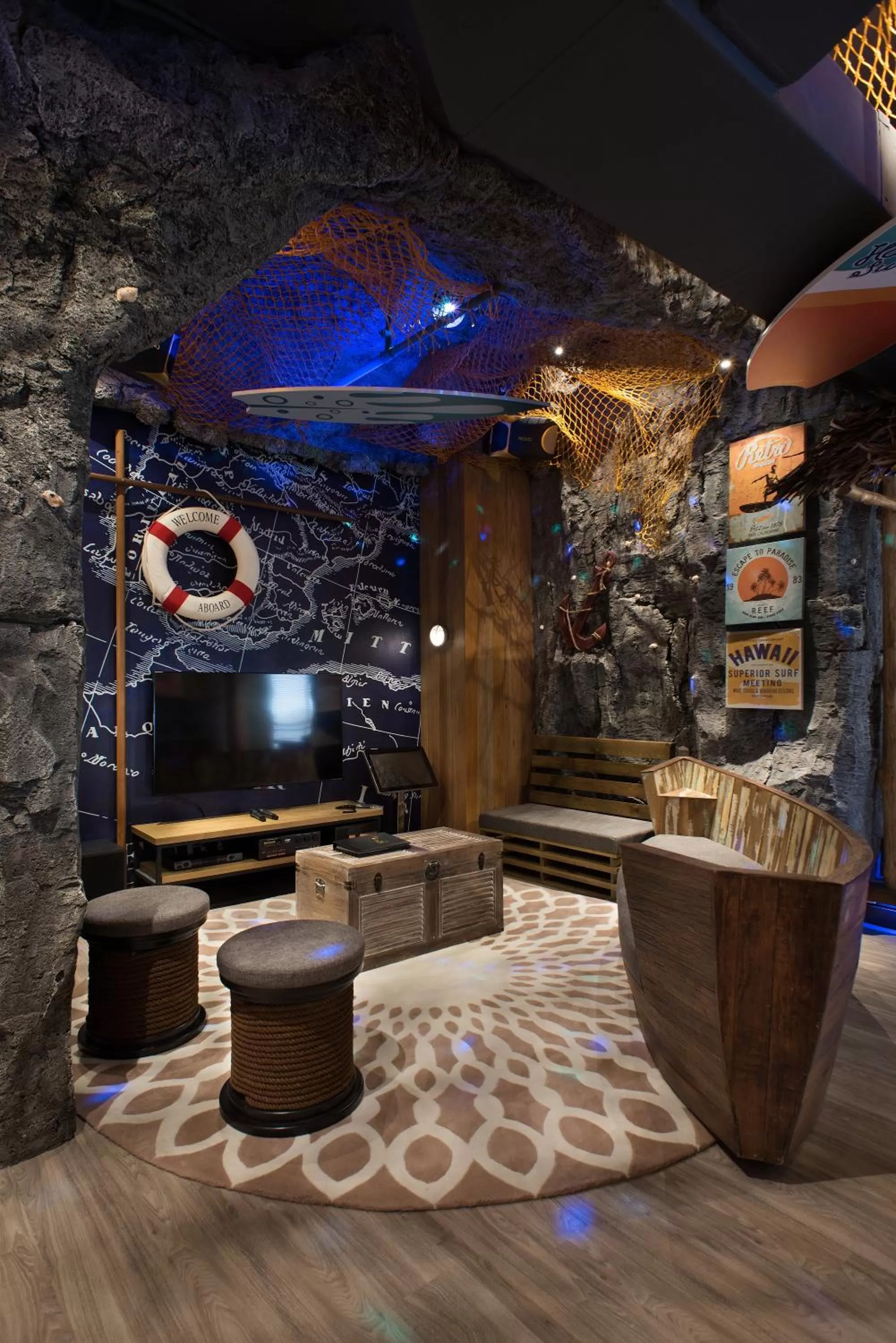 TV and multimedia in Vangohh Eminent Hotel & Spa