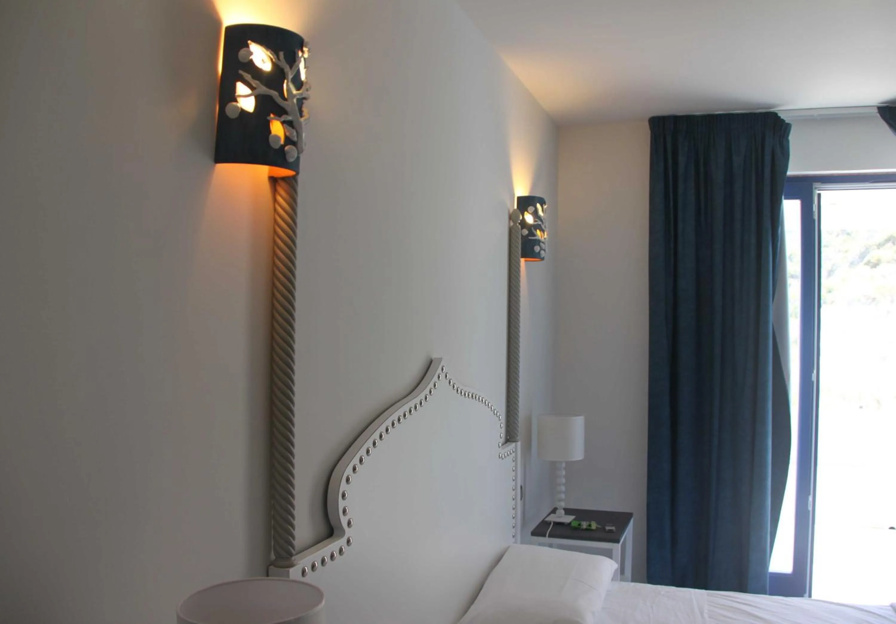 Decorative detail, Bed in Hotel Cutimare - Aeolian Charme