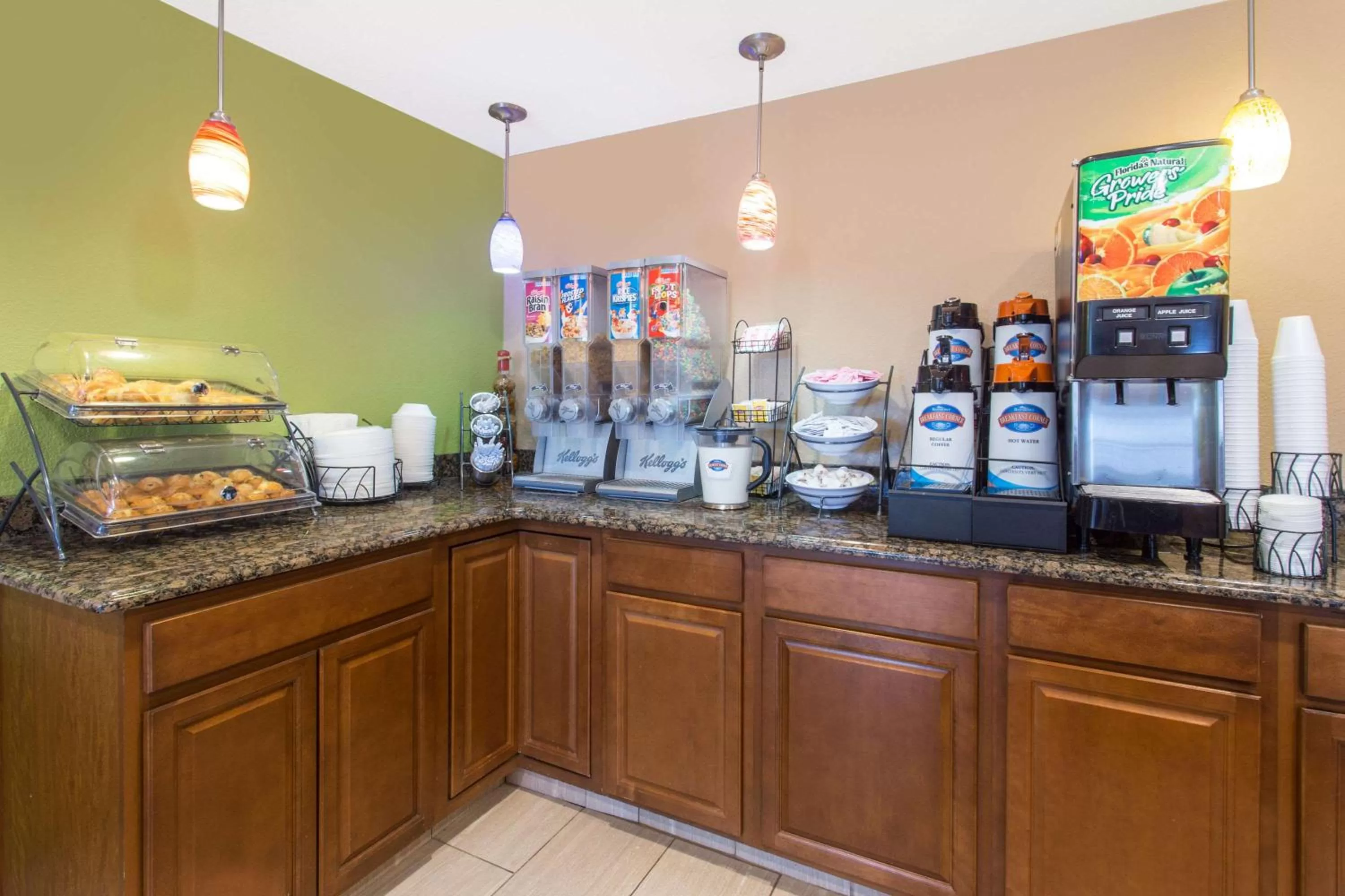 Restaurant/places to eat in Baymont by Wyndham Waukesha