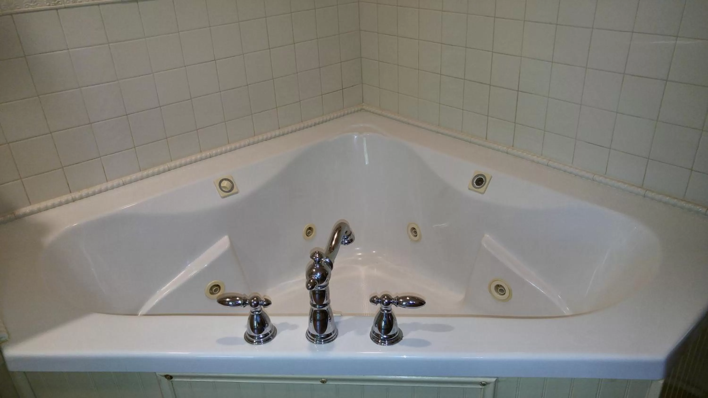 Bathroom in Hidden Springs Bed and Breakfast