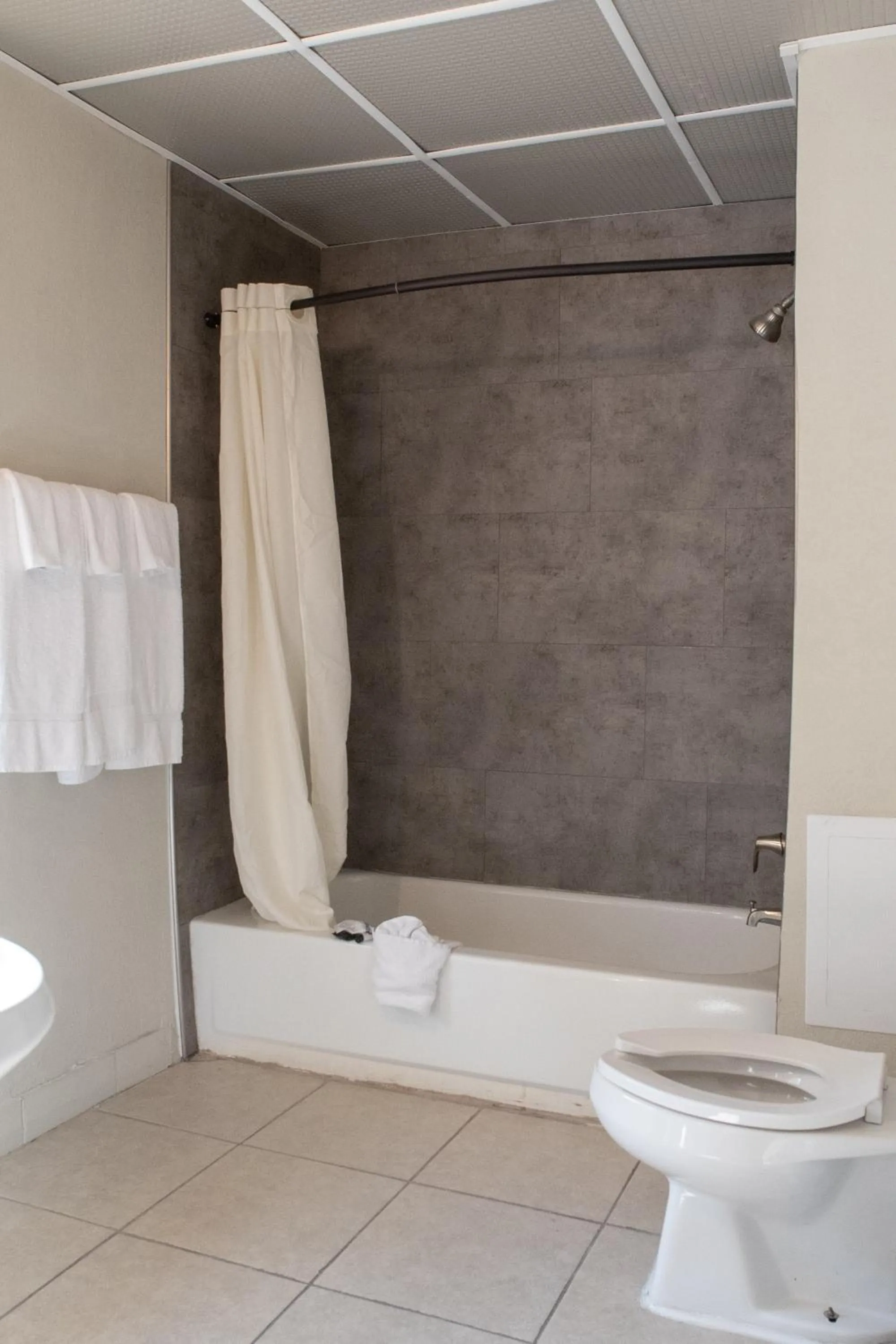 Bathroom in Hotel Chataura