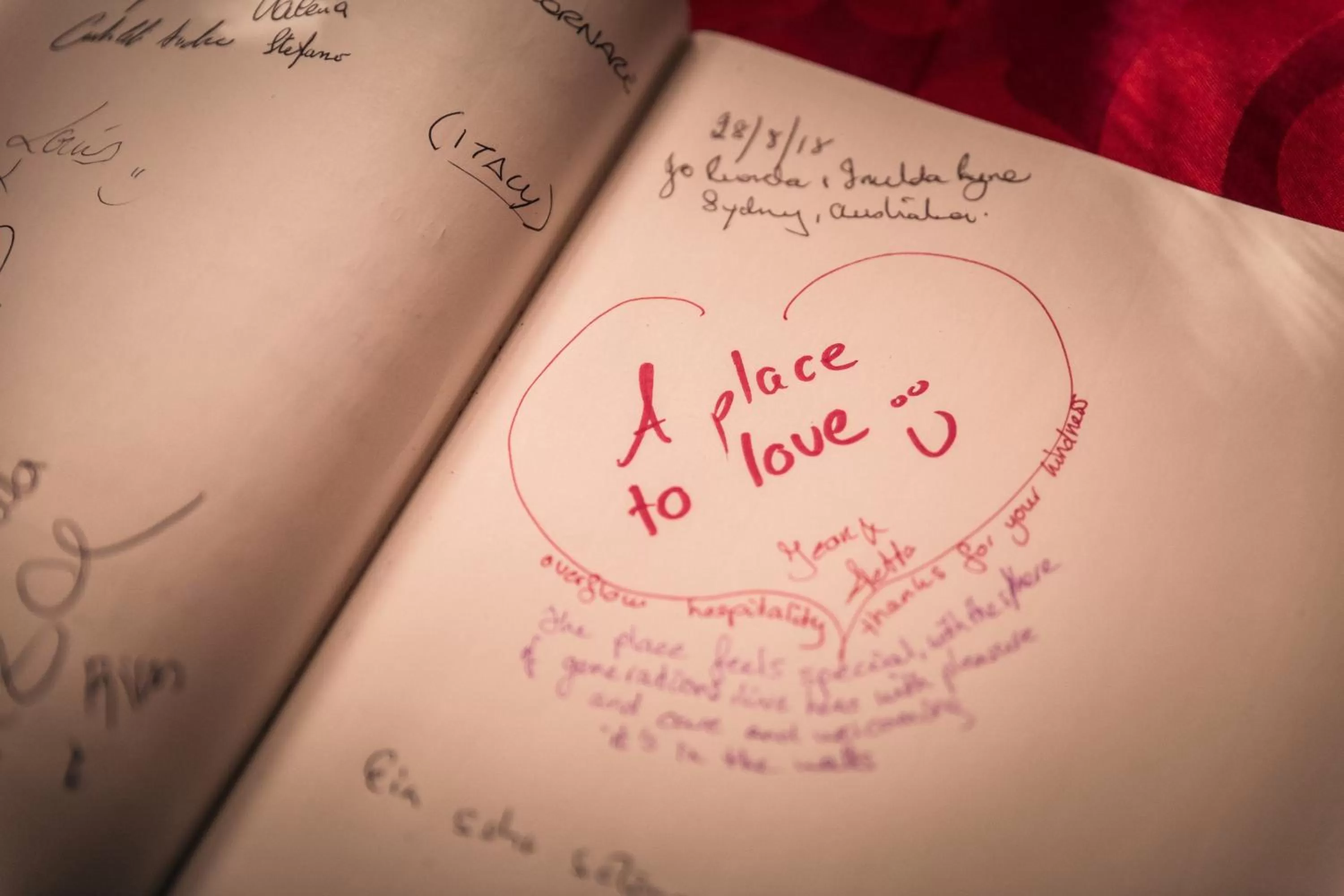 Decorative detail in Hôtel des Deux Clefs