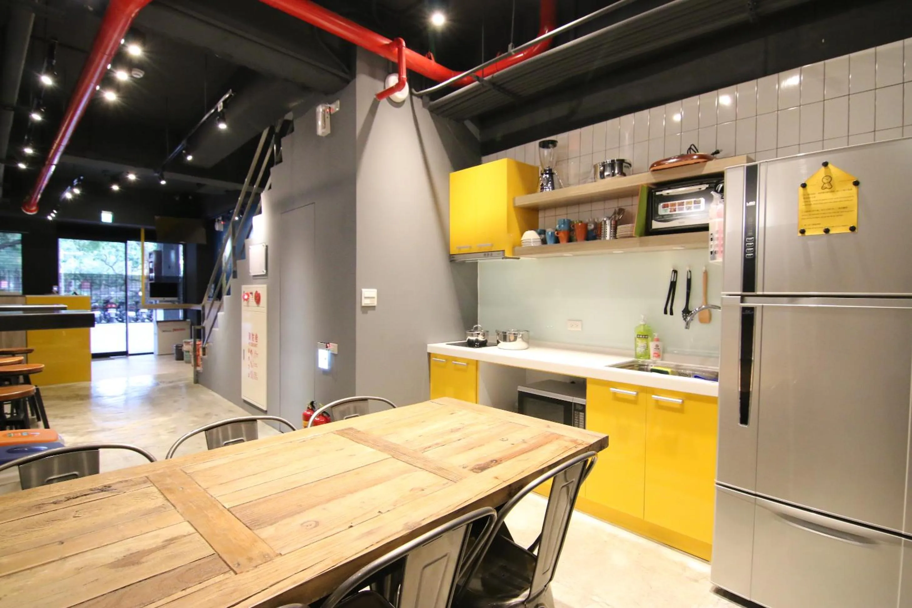 Kitchen or kitchenette in Taipei Sunny Hostel