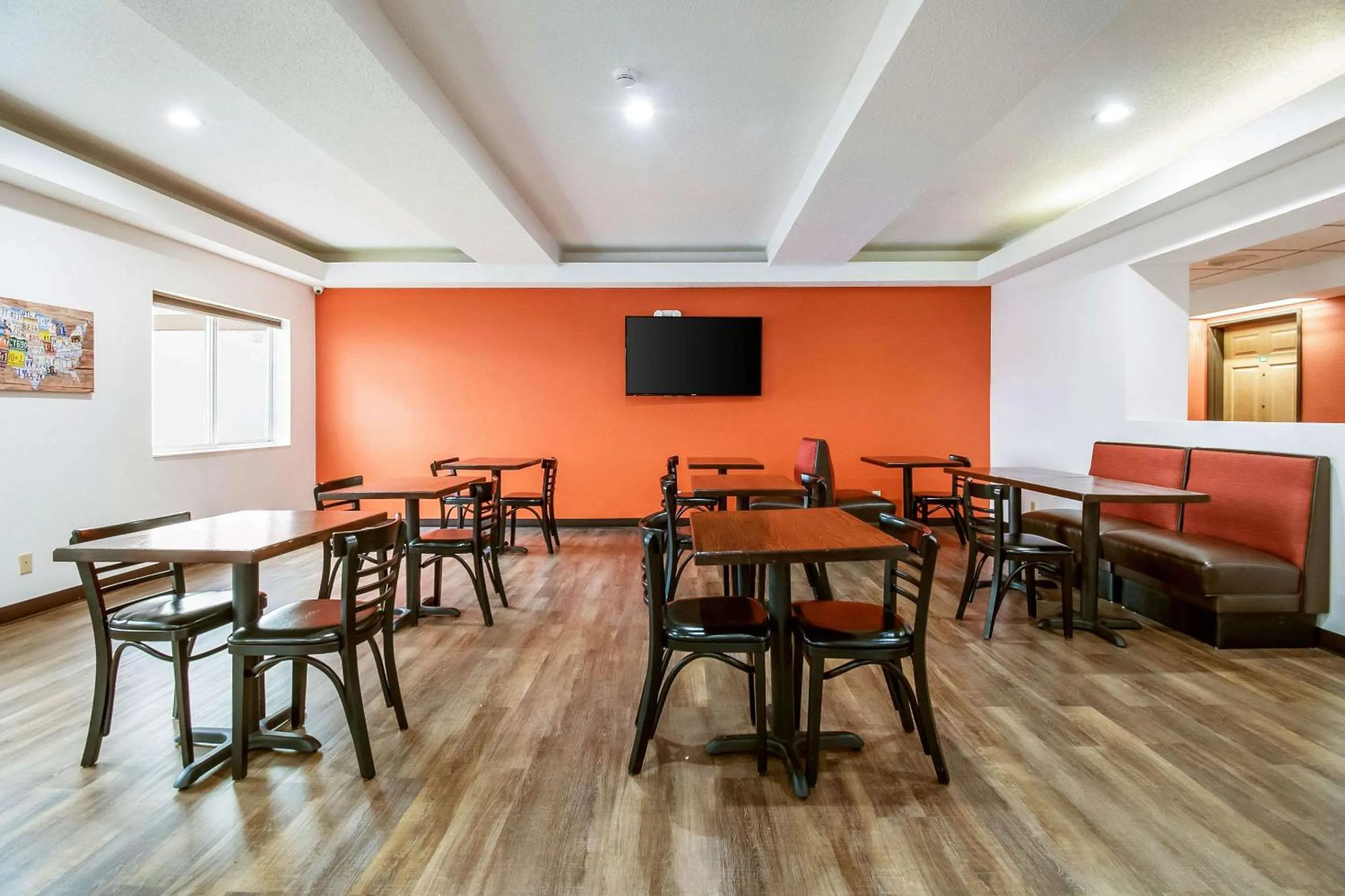 Restaurant/Places to Eat in Econo Lodge