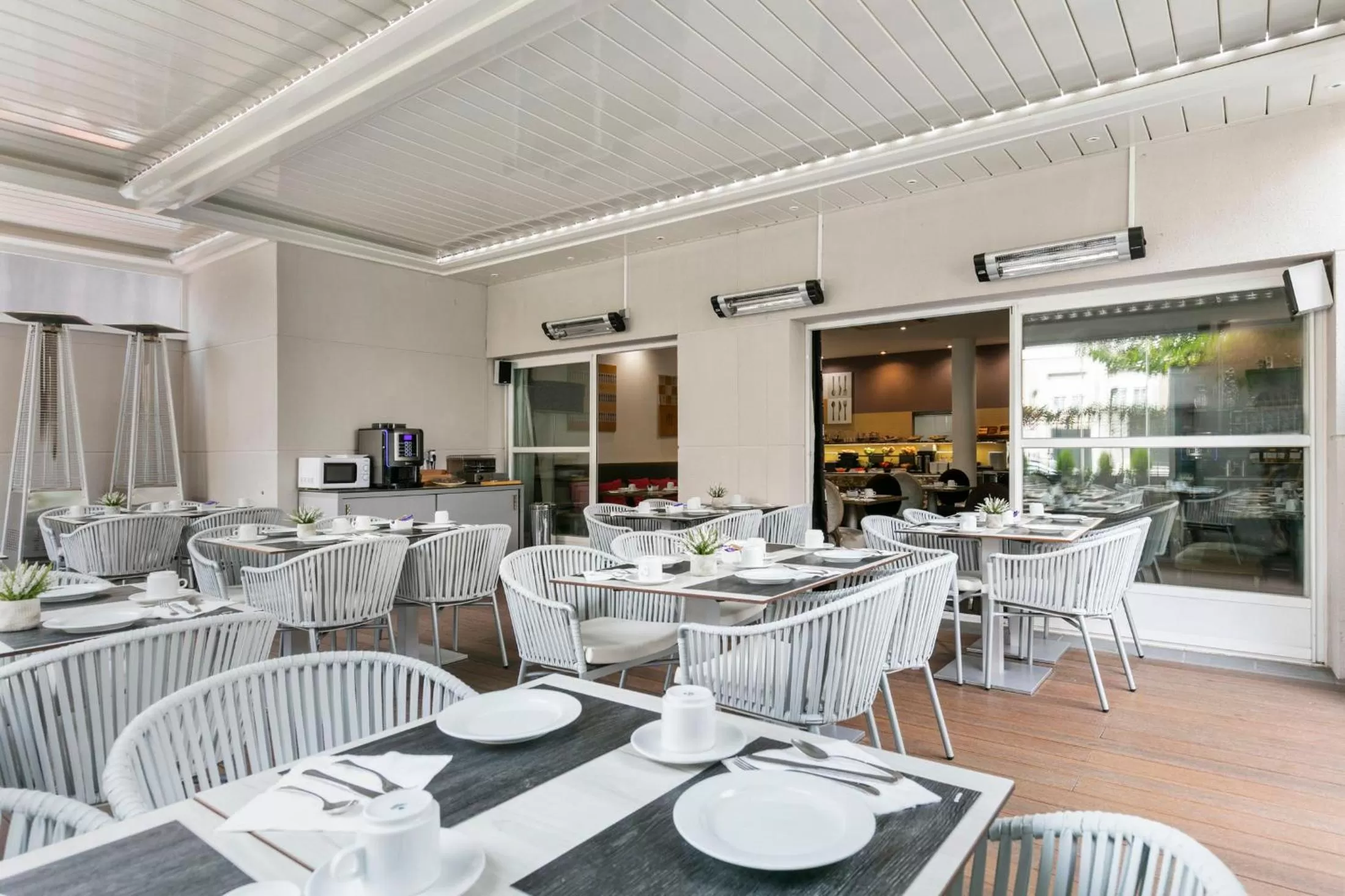 Restaurant/places to eat in Globales Acis y Galatea