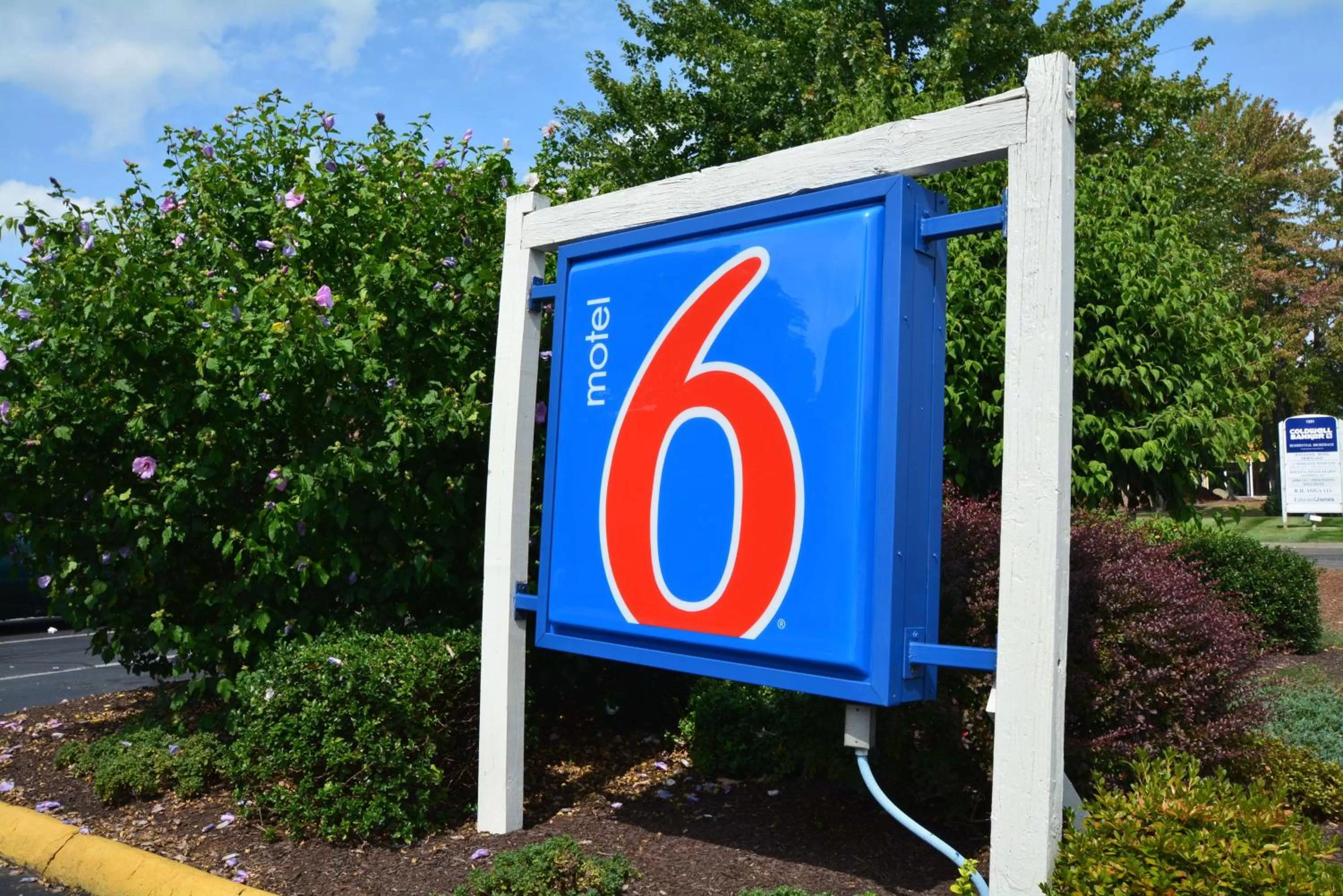Property building in Motel 6-Wethersfield, CT - Hartford