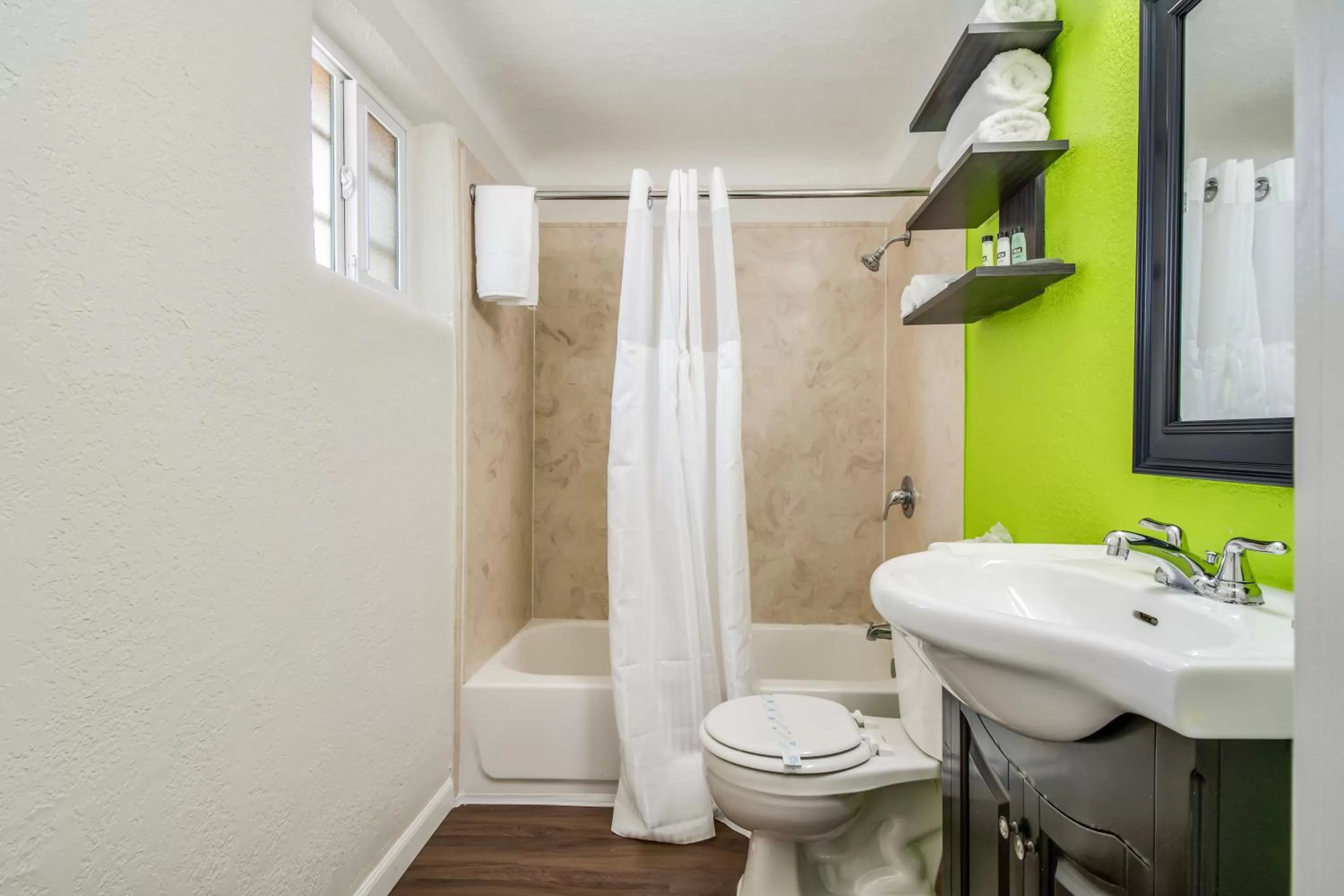 Bathroom in Signature Inn Eugene