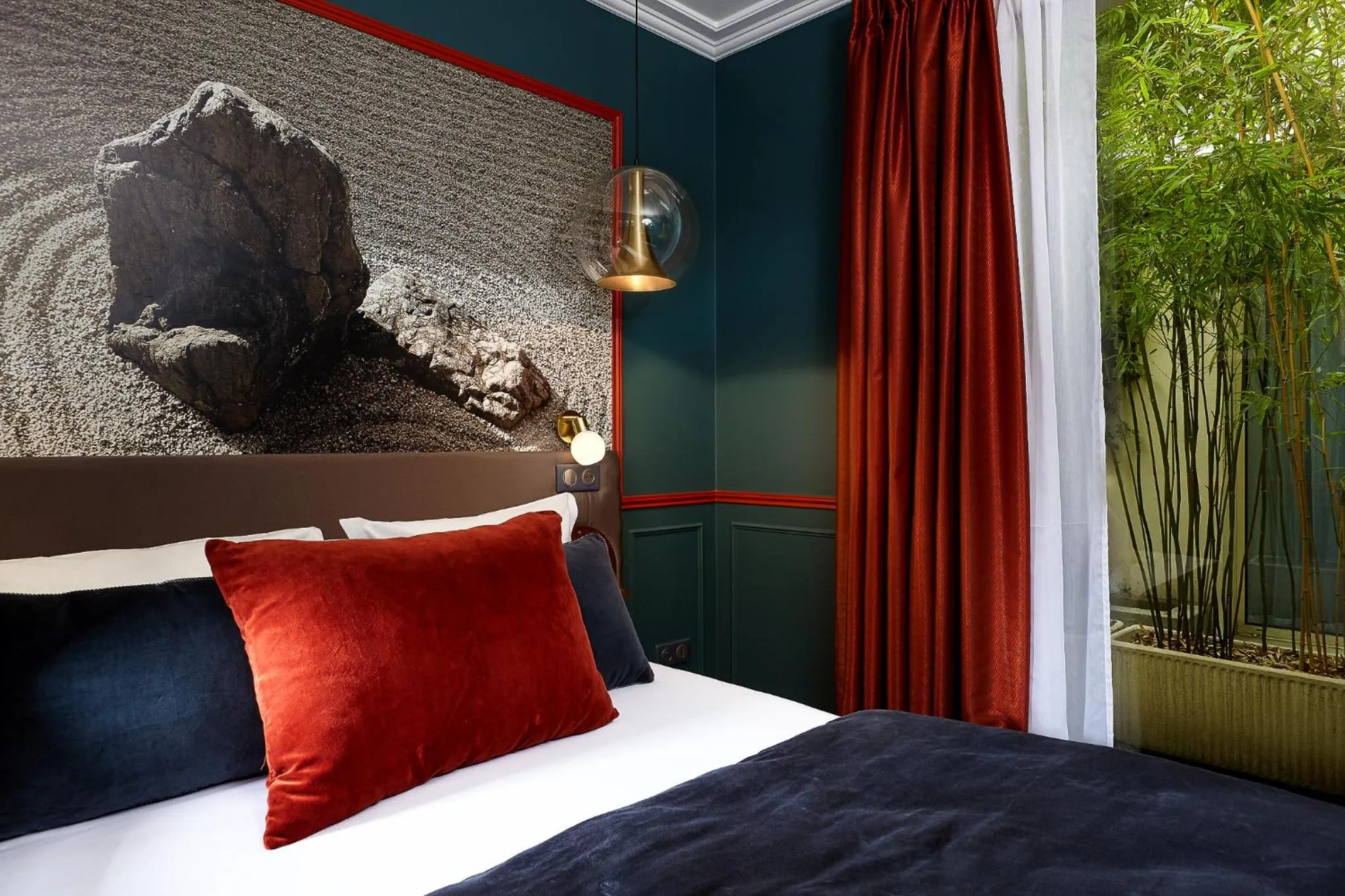 Bed in Montparnasse Daguerre