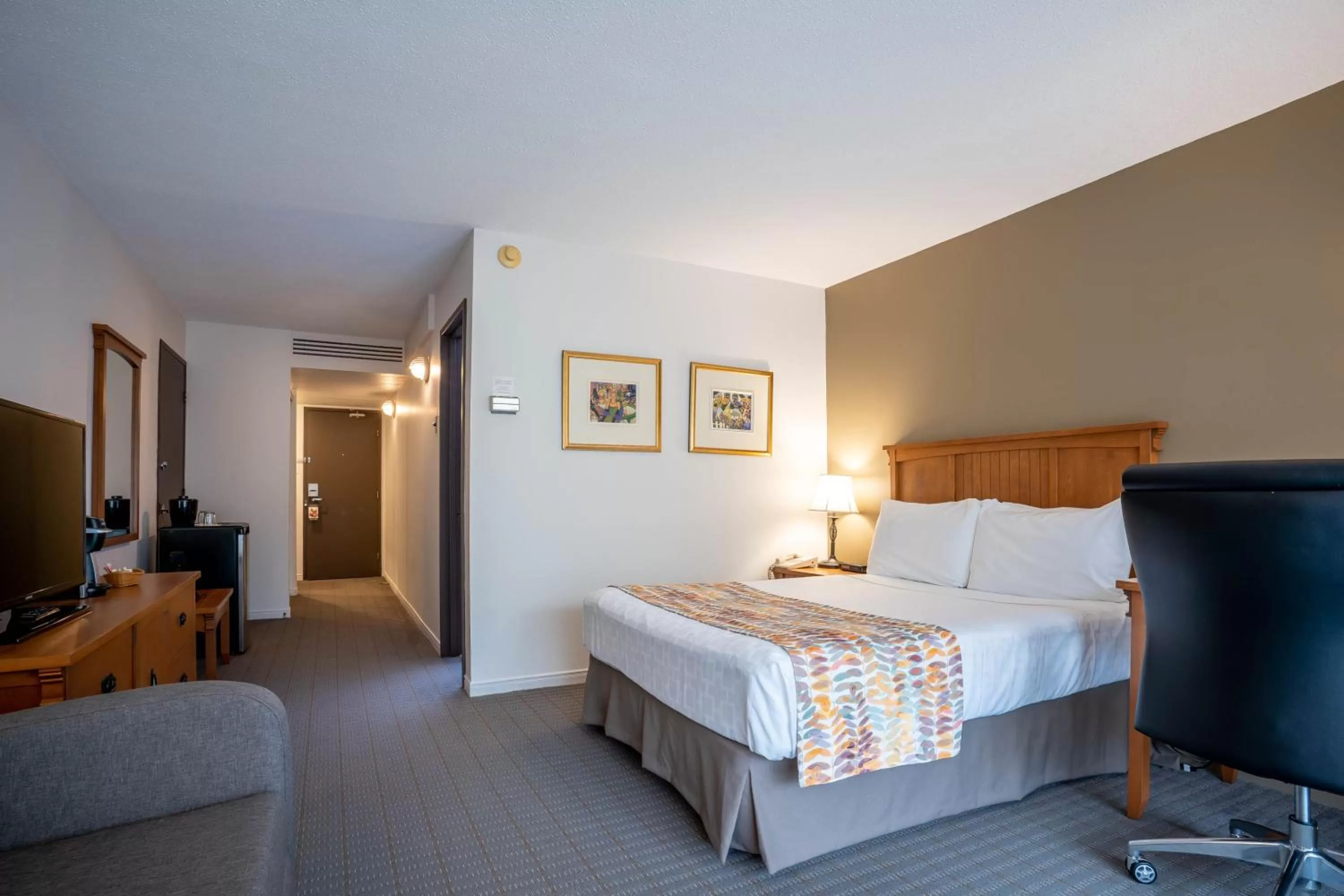 Photo of the whole room, Bed in Hôtel Chéribourg