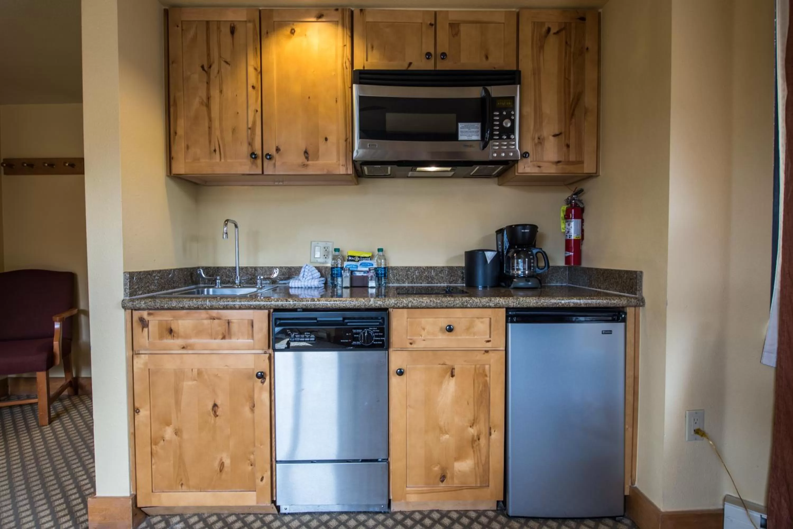 Kitchen or kitchenette, Kitchen/Kitchenette in The Grand Lodge Hotel and Suites