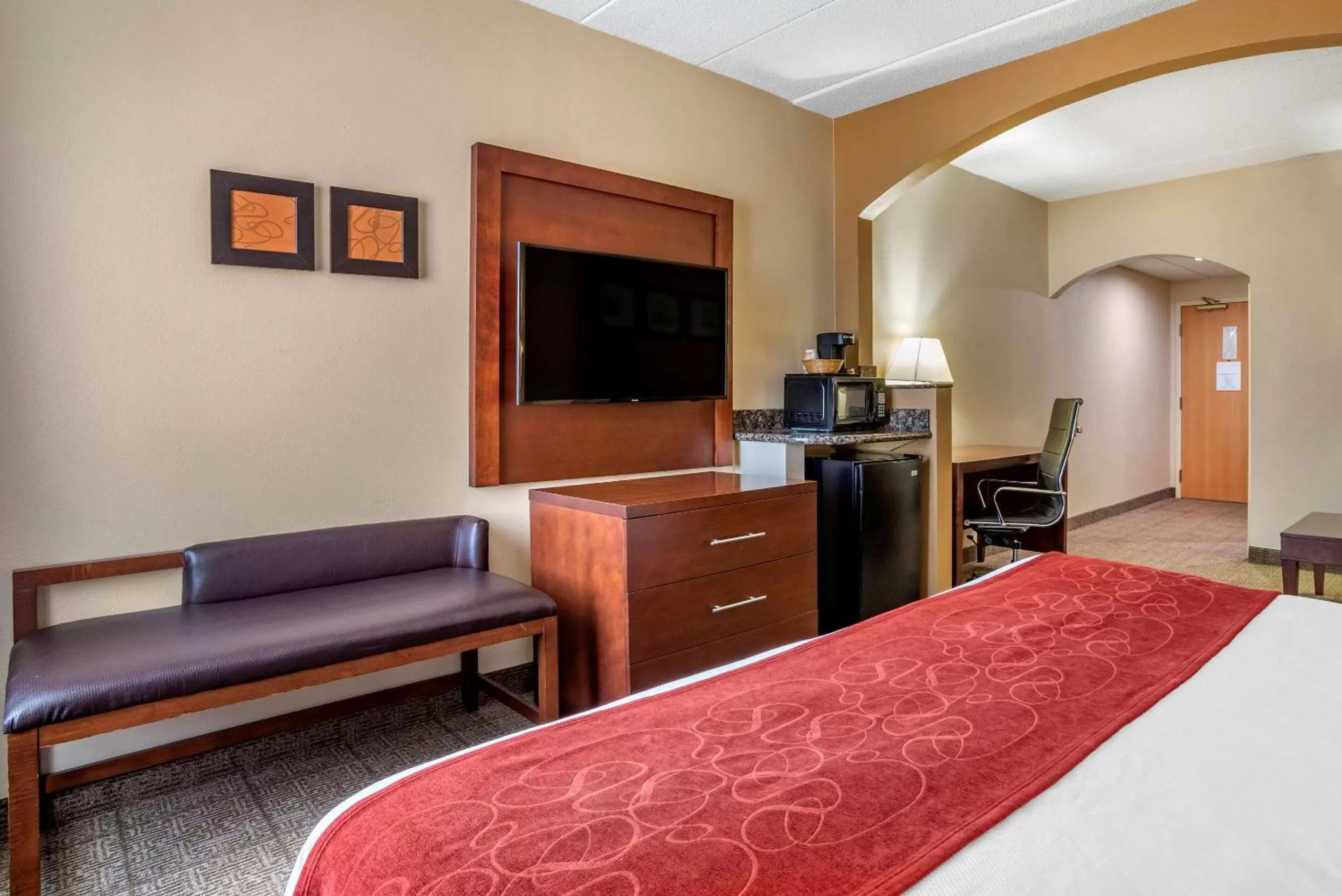 Bedroom, Bed in Comfort Suites Hagerstown