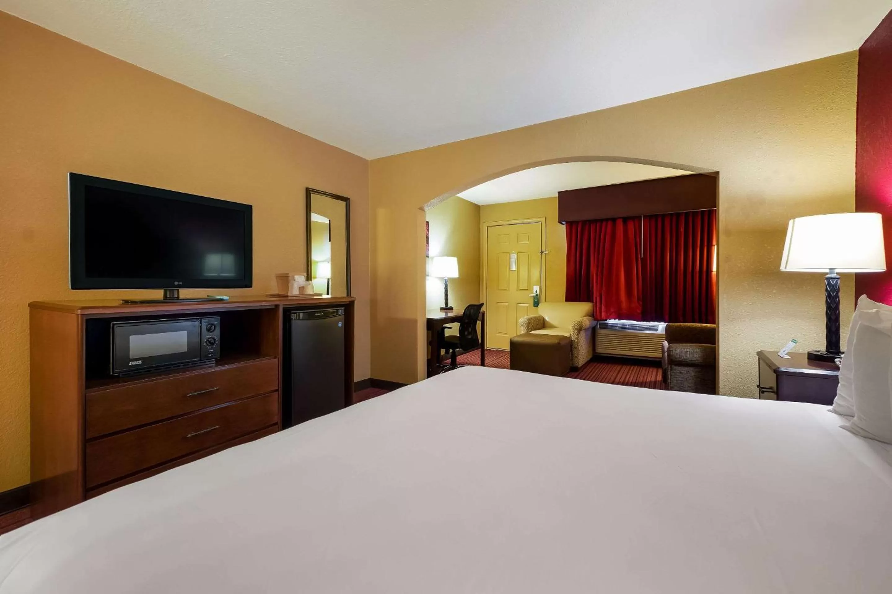 Bedroom, Bed in Quality Inn & Suites