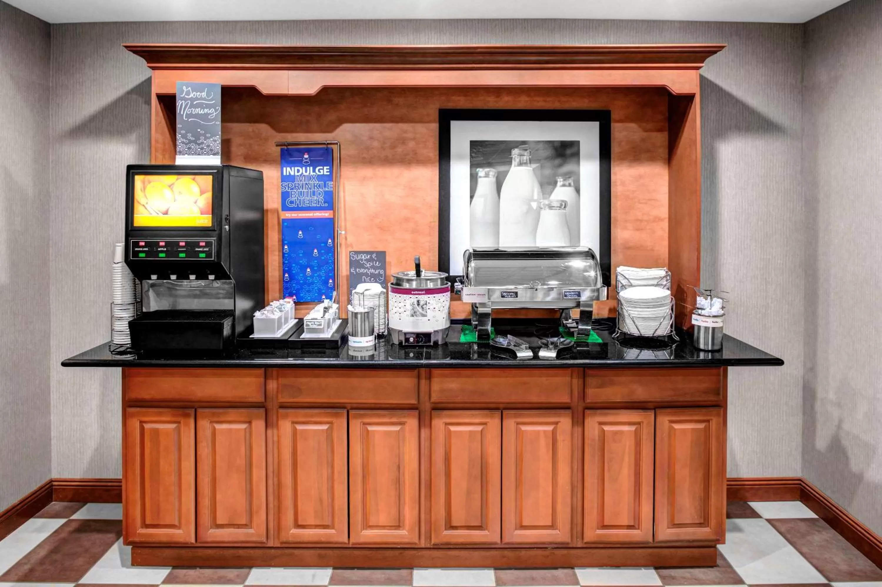 Dining area in Hampton Inn Coldwater