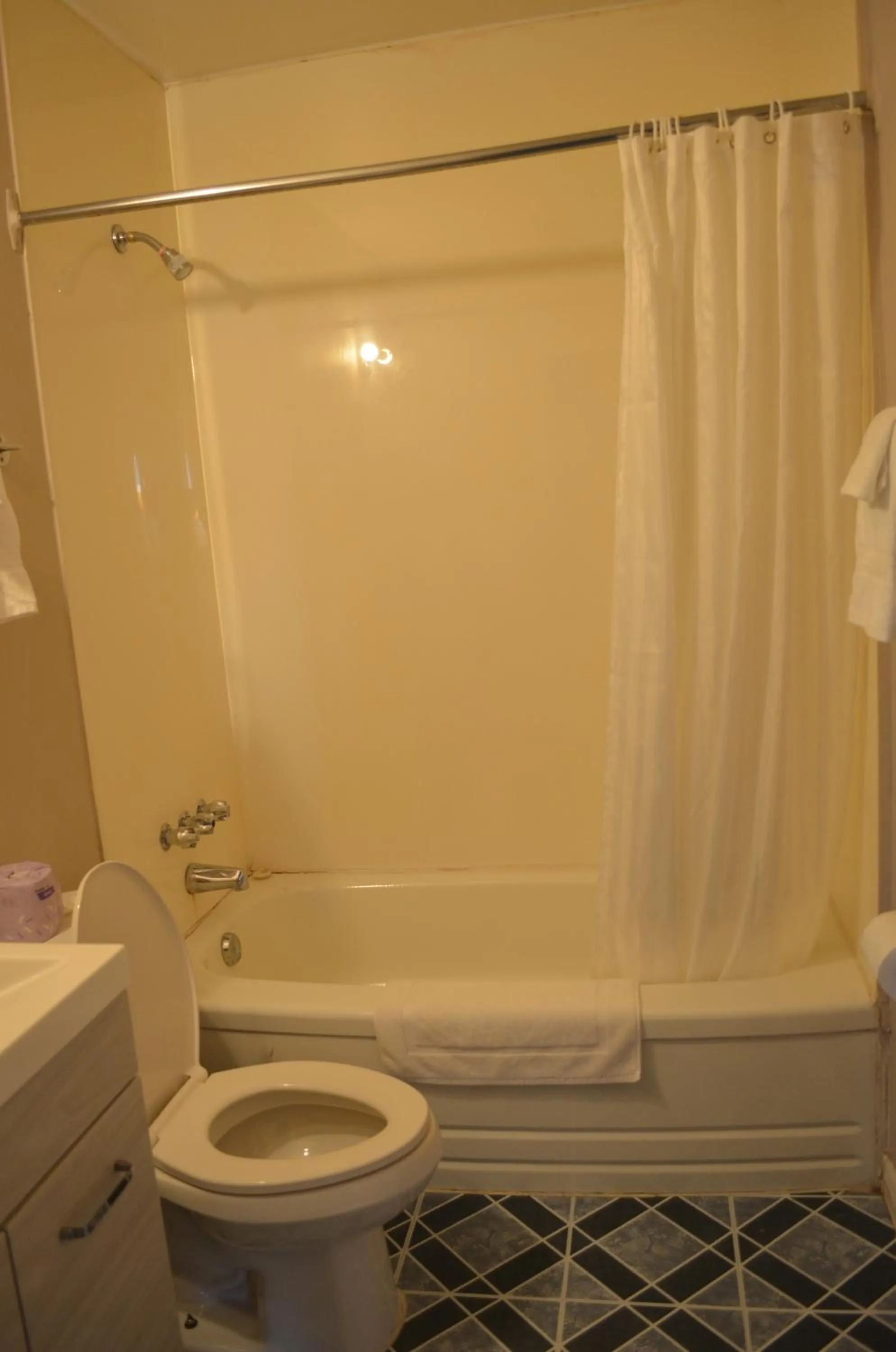 Bathroom in Studio 1 Motel